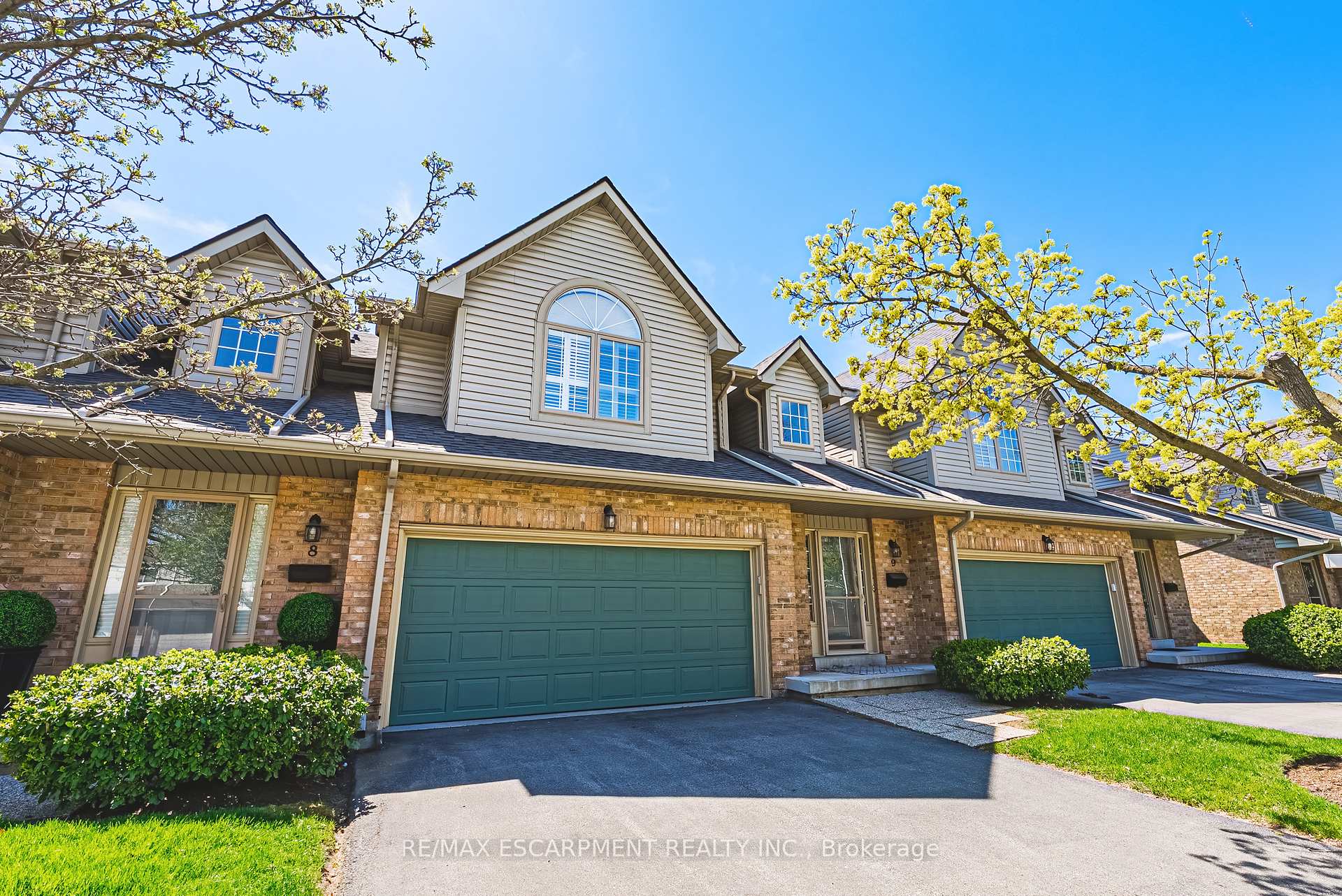 3 Bedrooms Condo at 3333 New,  Burlington For sale