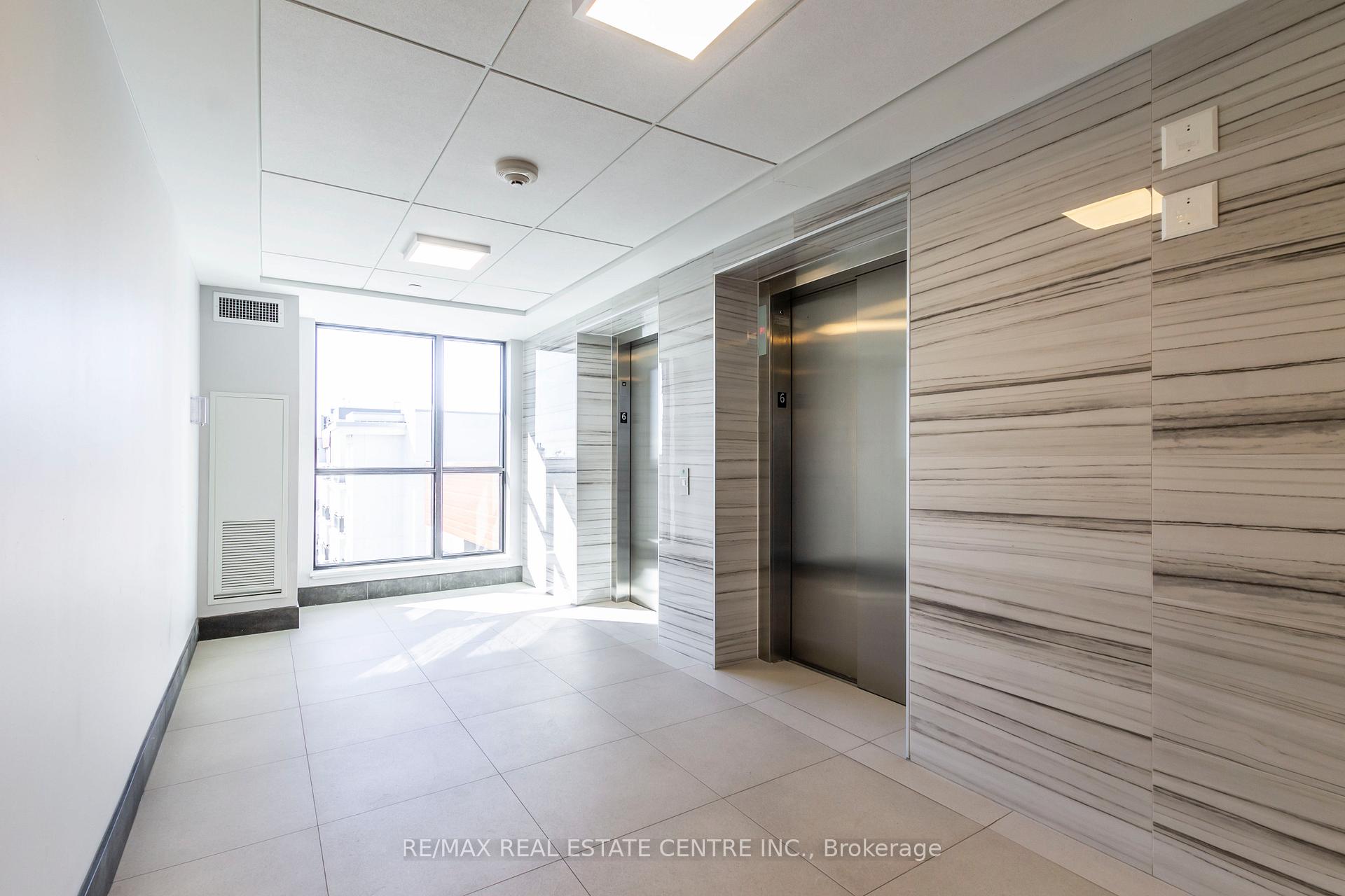 2 Bedrooms Condo at 340 Plains, Burlington For sale