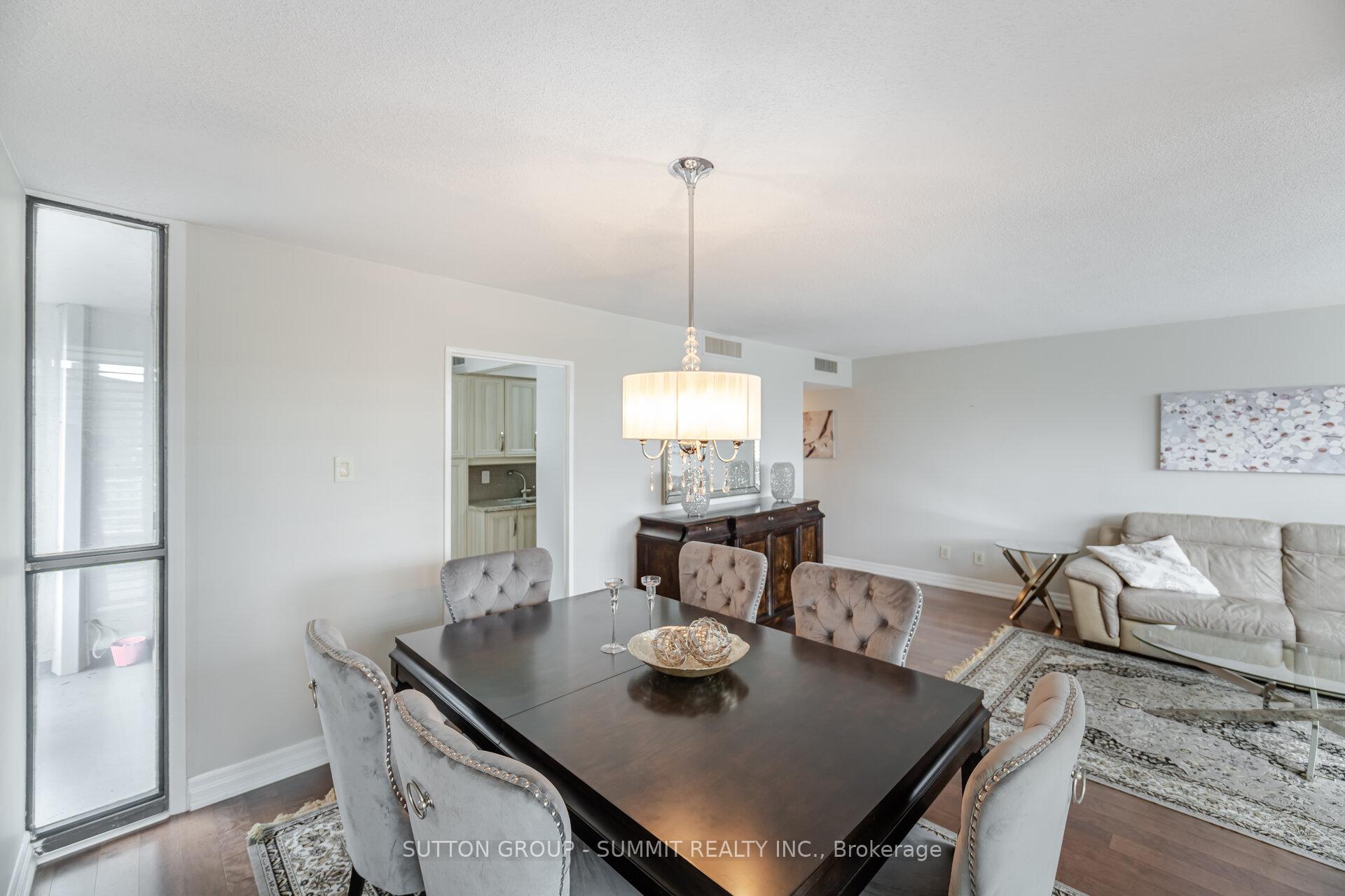 3 Bedrooms Condo at 1333 Bloor, Mississauga For sale