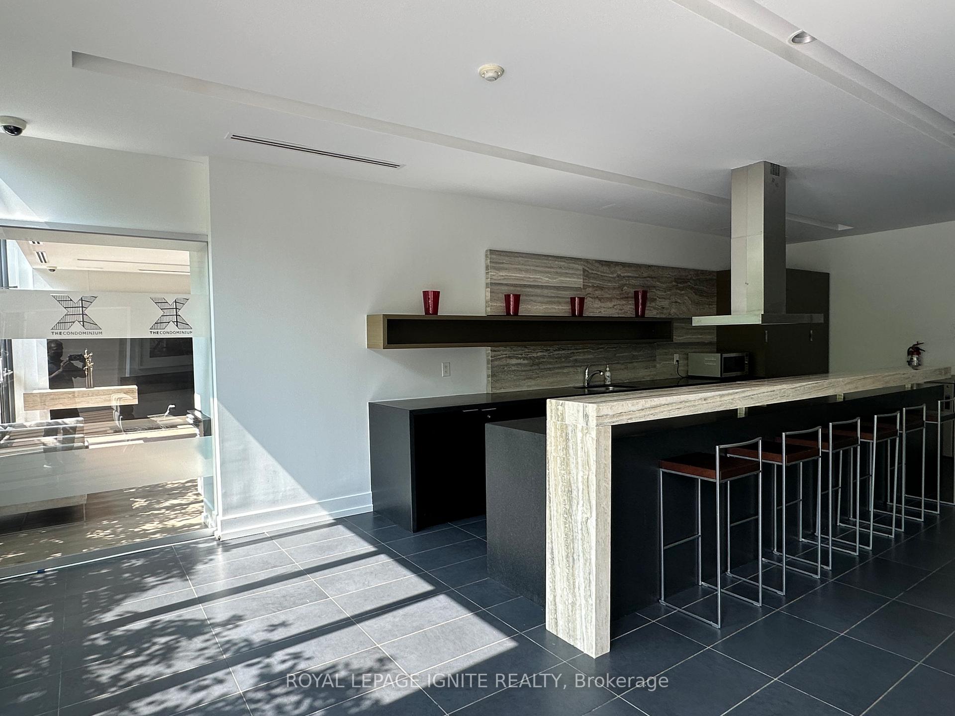 2 Bedrooms Condo at 110 Charles, Toronto For sale