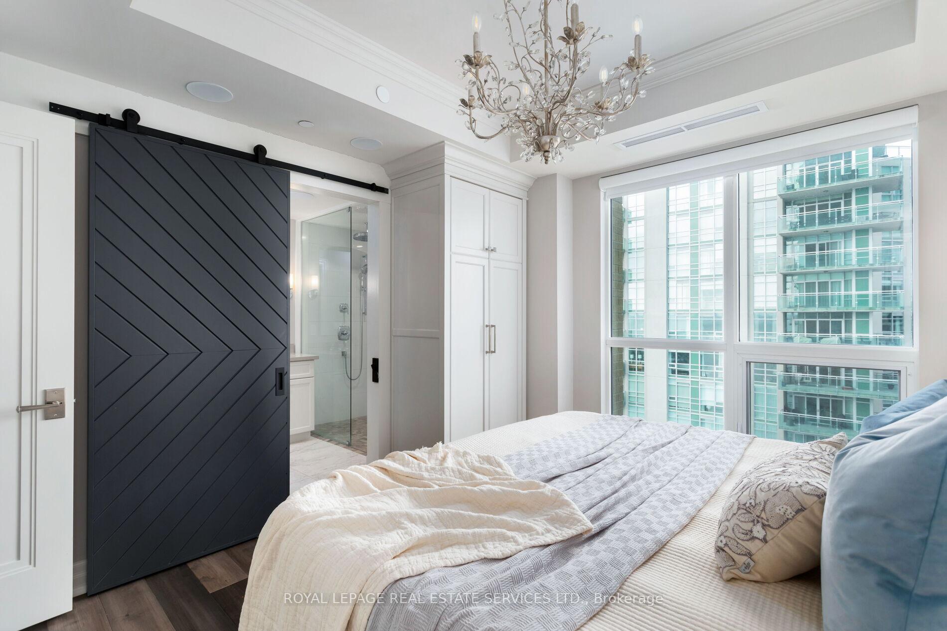 3 Bedrooms Condo at 2060 Lakeshore, Burlington For sale