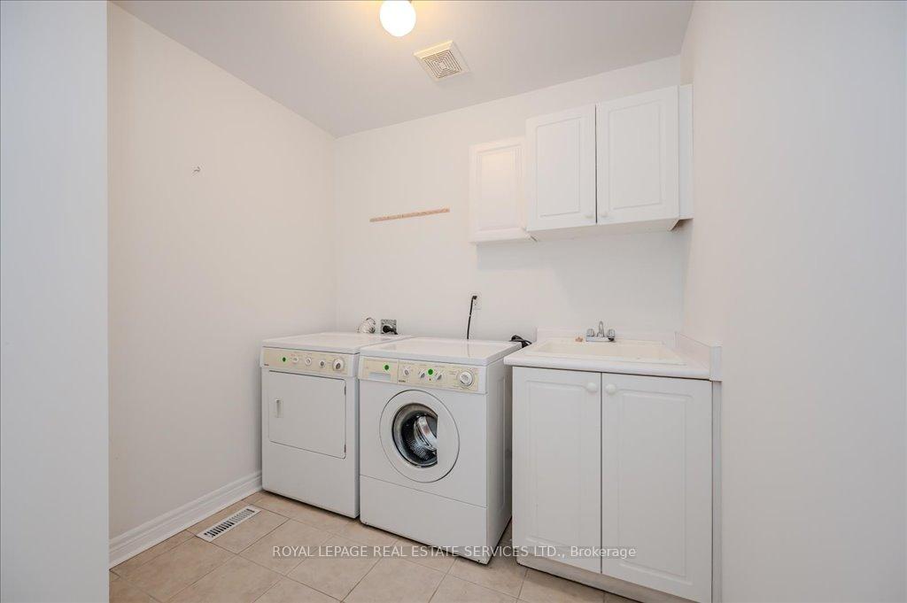 3 Bedrooms Condo at 1267 Dorval, Oakville For sale