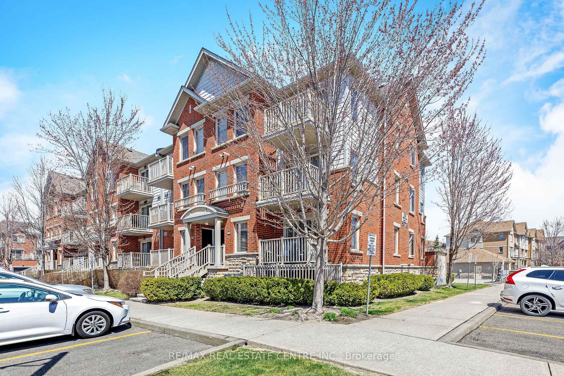 #11 – 3250 Bentley Drive, Mississauga, ON L5M 0P7