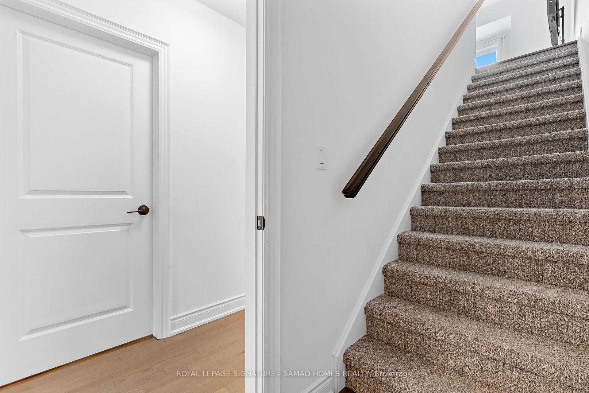3 Bedrooms Condo at 26 Lunar, Mississauga For sale