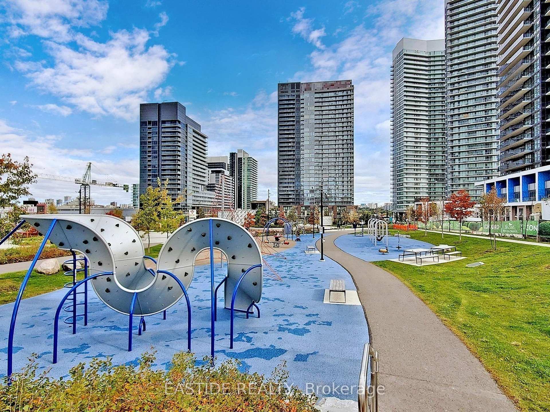 2 Bedrooms Condo at 121 Mcmahon, Toronto For sale