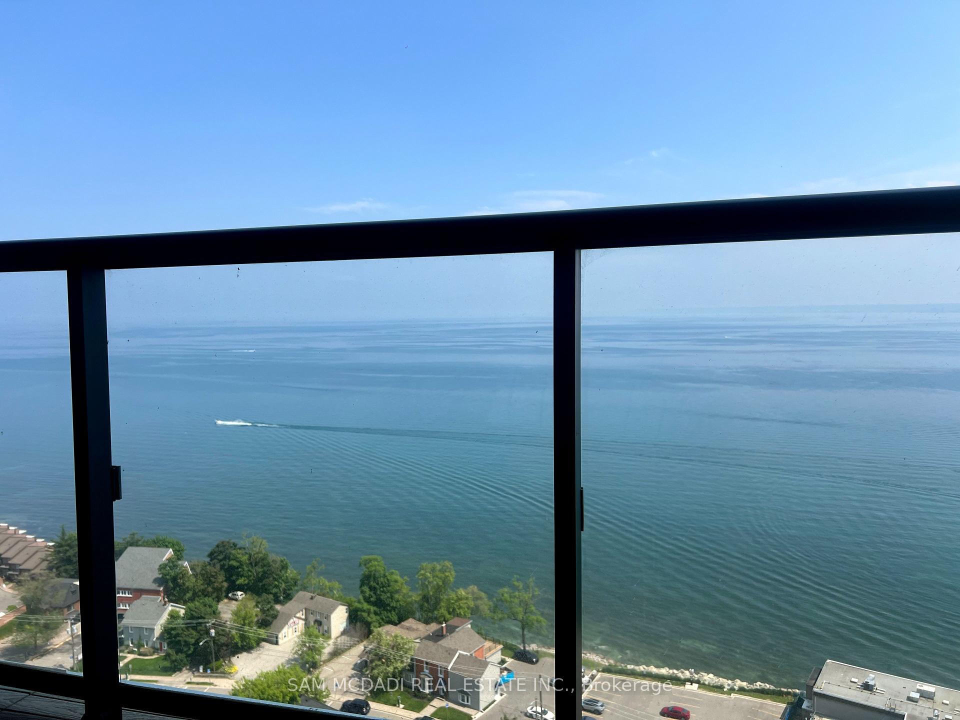 3 Bedrooms Condo at 370 Martha, Burlington For sale