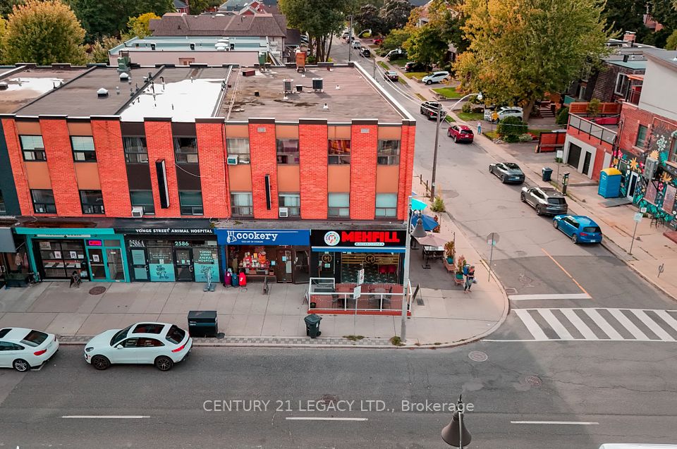 2590 Yonge