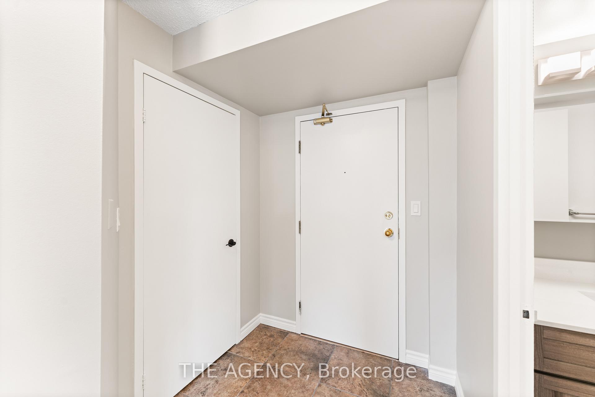 2 Bedrooms Condo at 90 Dale, Toronto For sale