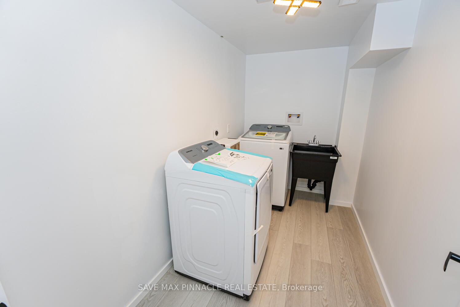 4 Bedrooms Condo at 2120 Rathburn,  Mississauga For sale