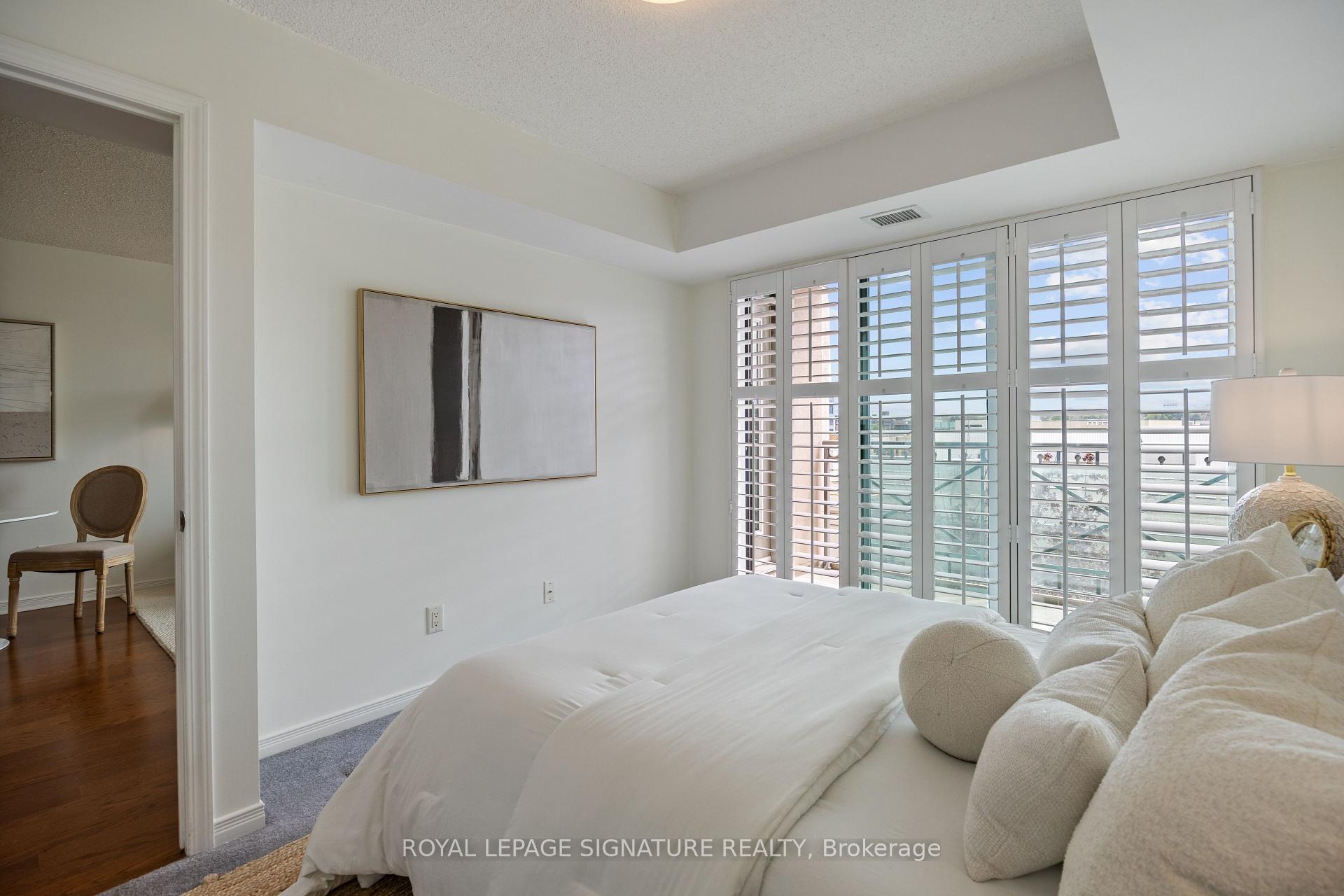 2 Bedrooms Condo at 205 The Donway, Toronto For sale