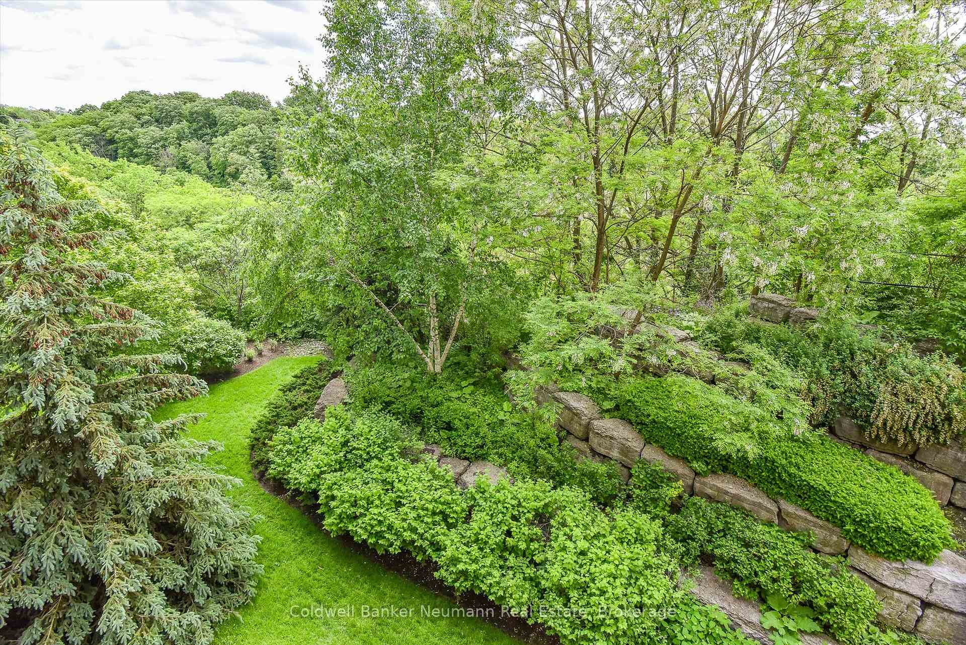 1 Bedroom Condo at 40 Old Mill, Oakville For sale