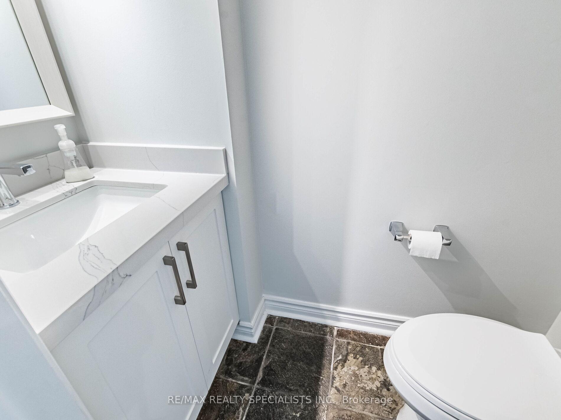3 Bedrooms Condo at 1764 Rathburn,  Mississauga For sale