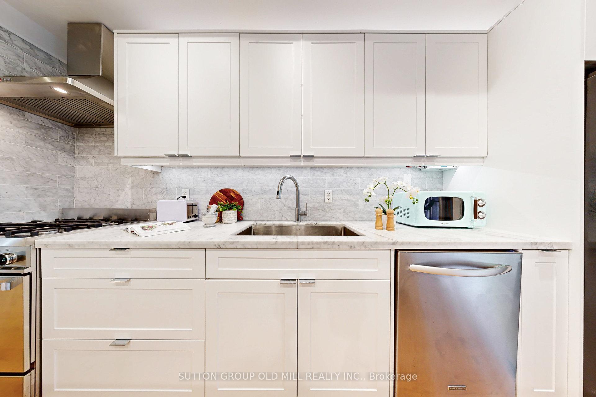 2 Bedrooms Condo at 62 Niagara, Toronto For sale