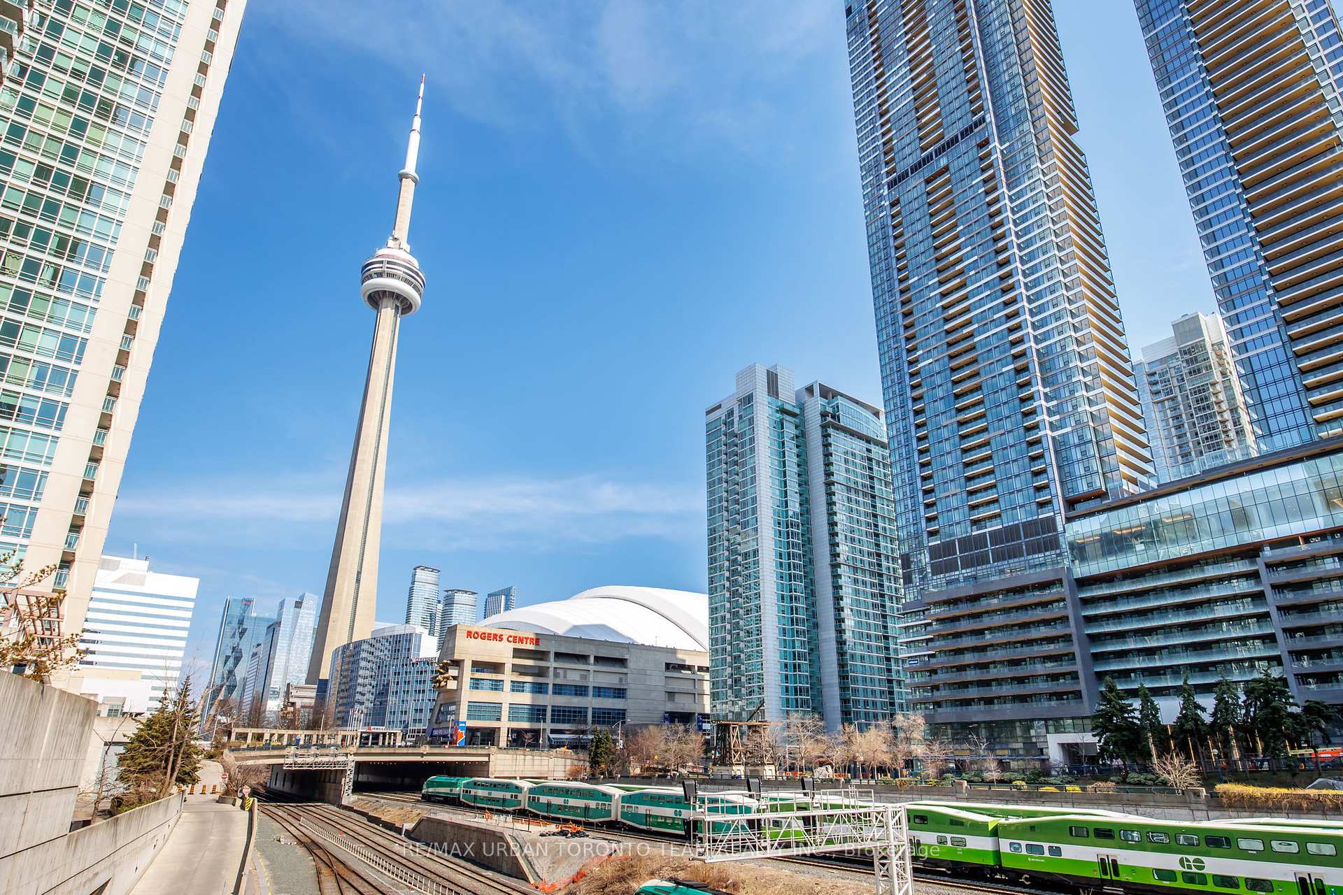 3 Bedrooms Condo at 81 Navy Wharf,  Toronto For sale