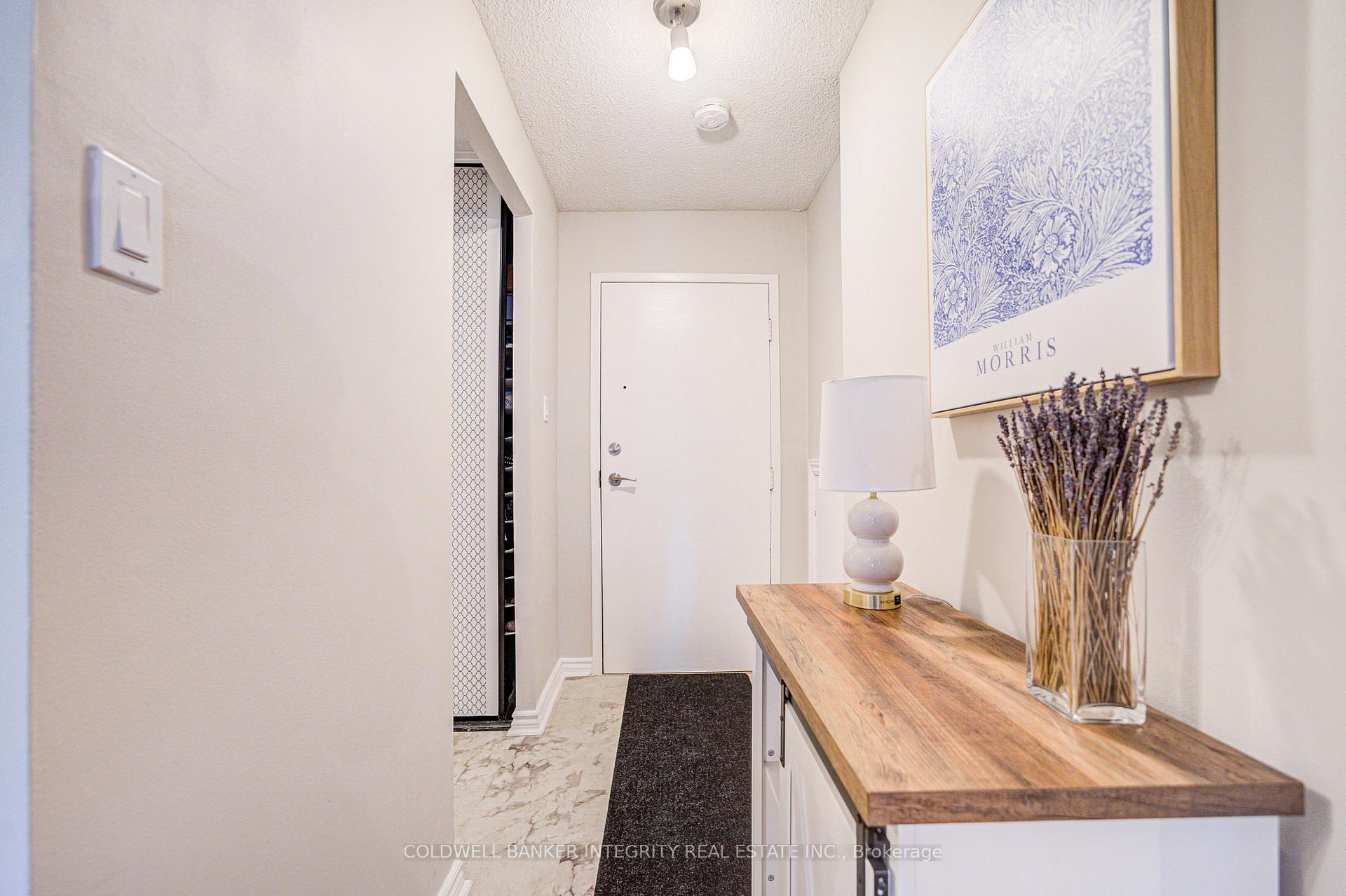 3 Bedrooms Condo at 1036 Falgarwood, Oakville For sale