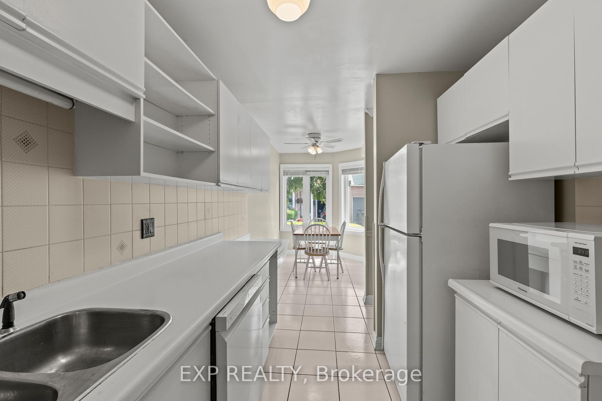 3 Bedrooms Condo at 2205 South Millway, Mississauga For sale