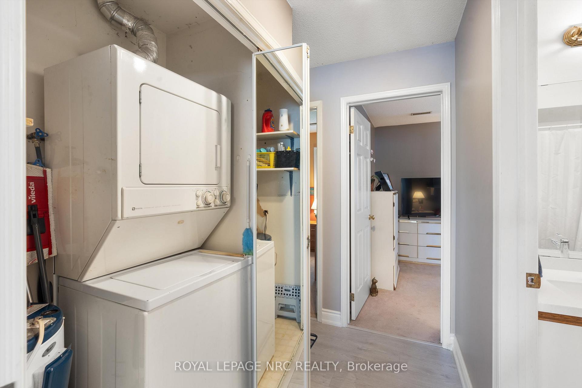 2 Bedrooms Condo at 2530 Northhampton, Burlington For sale