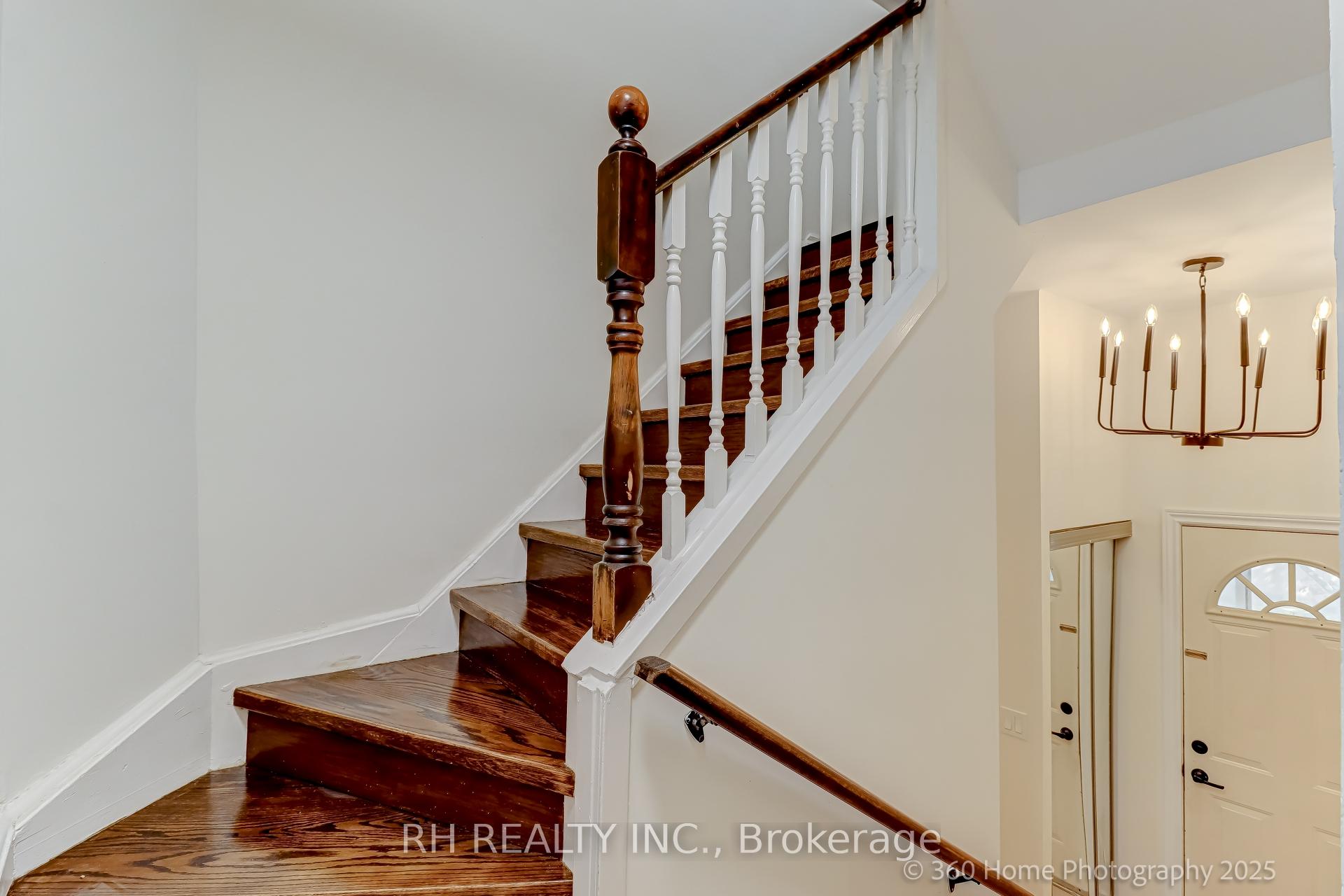 4 Bedrooms Condo at 25 Collinsgrove, Toronto For sale