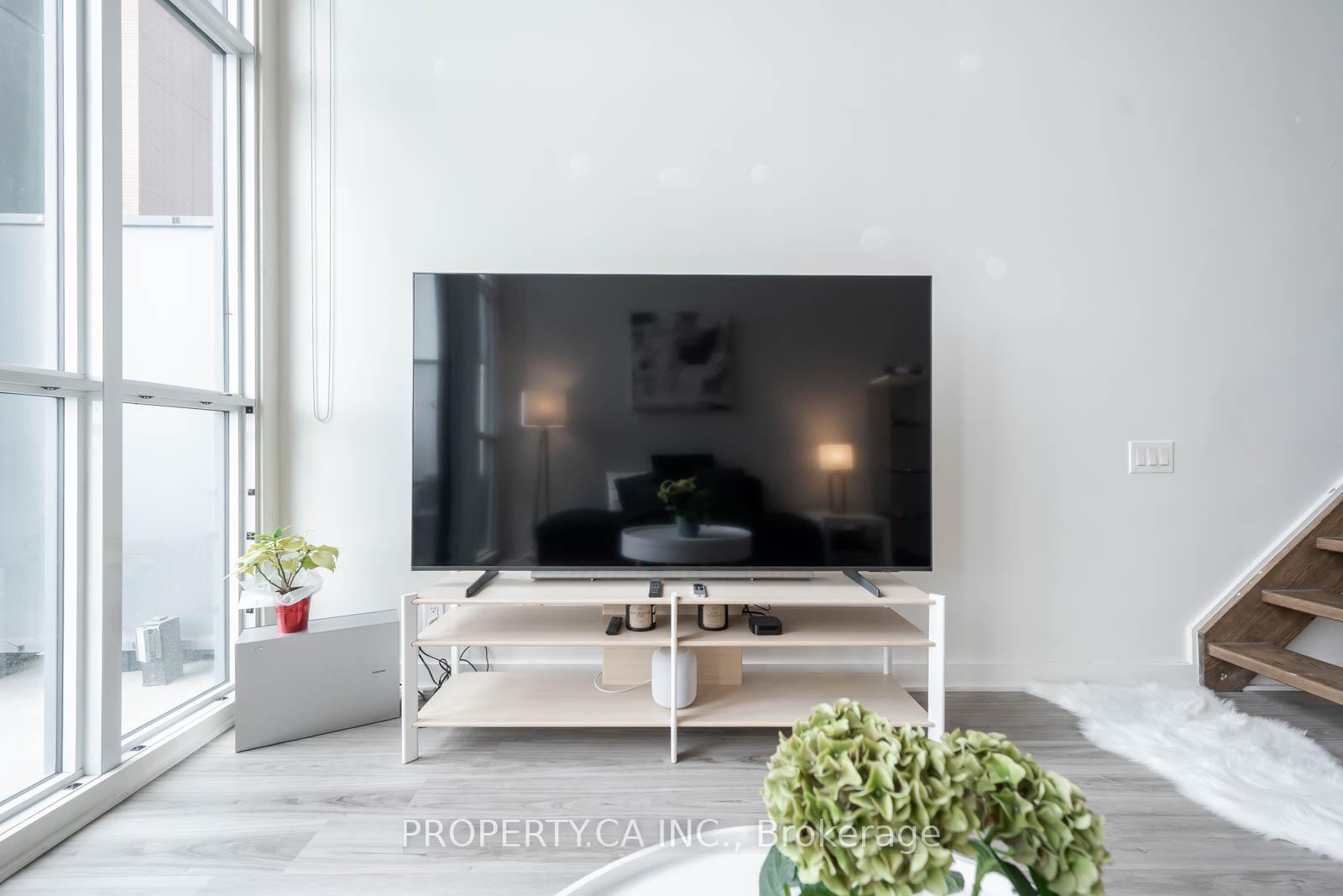 2 Bedrooms Condo at 5 Hanna, Toronto For sale