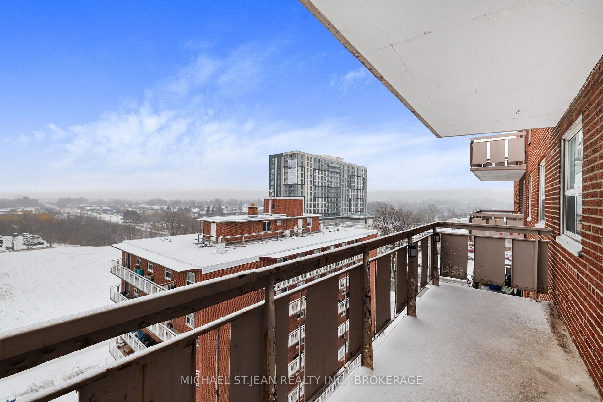 2 Bedrooms Condo at 851 Queenston,  Hamilton For sale