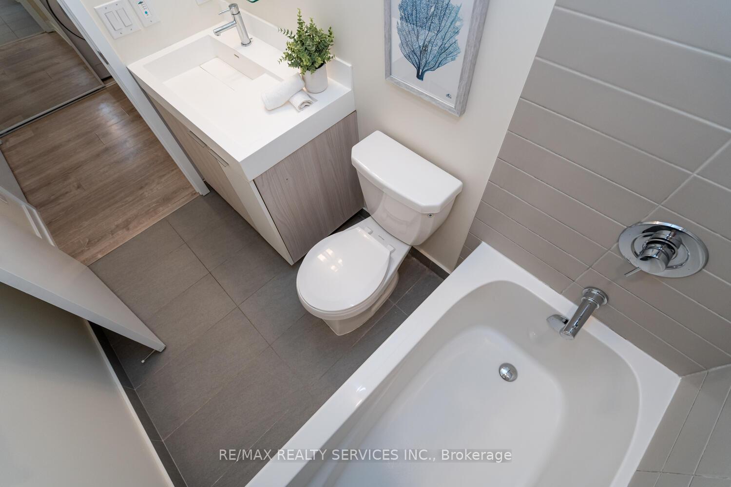 2 Bedrooms Condo at 20 Tubman, Toronto For sale