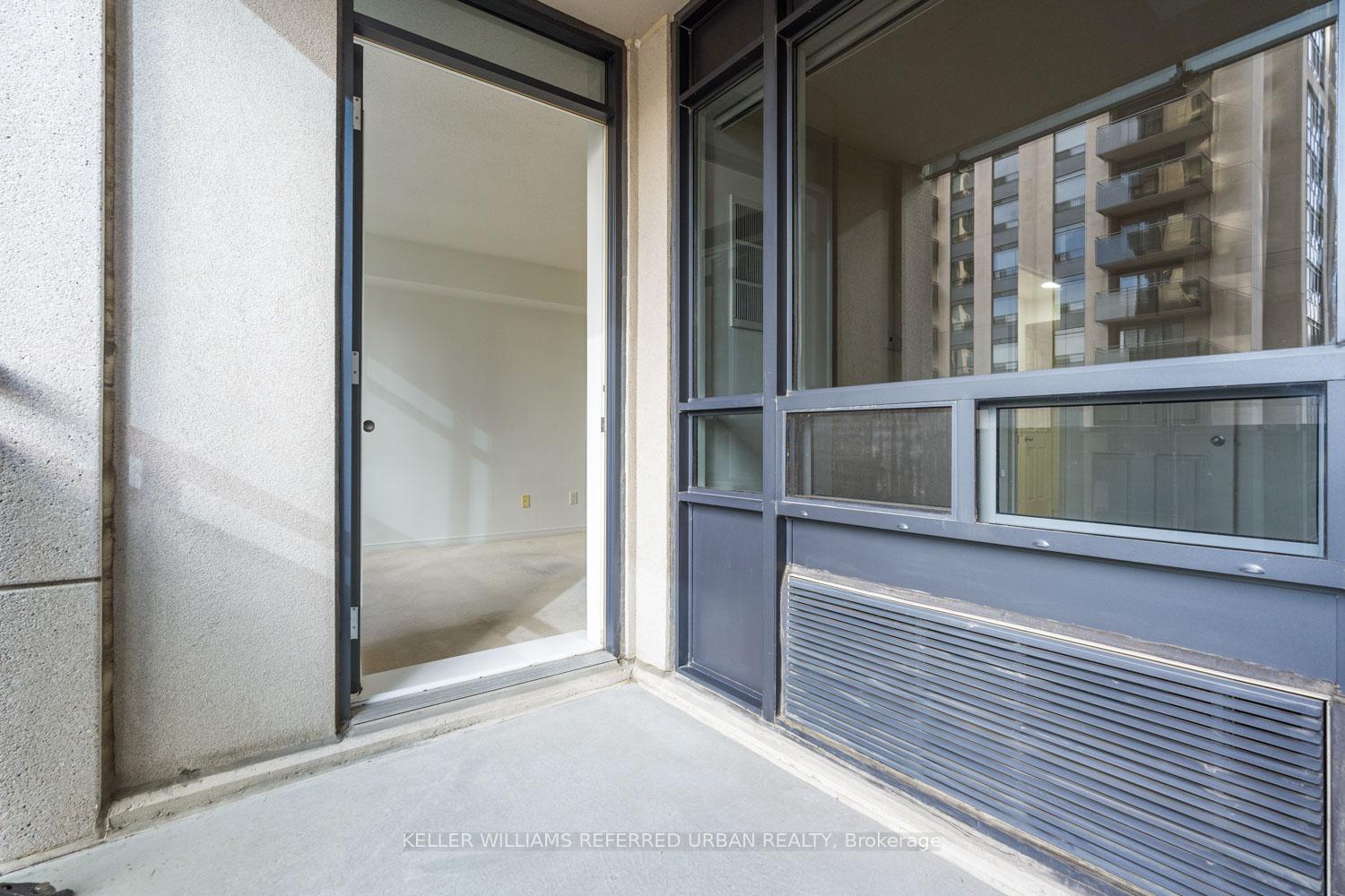 1 Bedroom Condo at 155 Beecroft, Toronto For sale