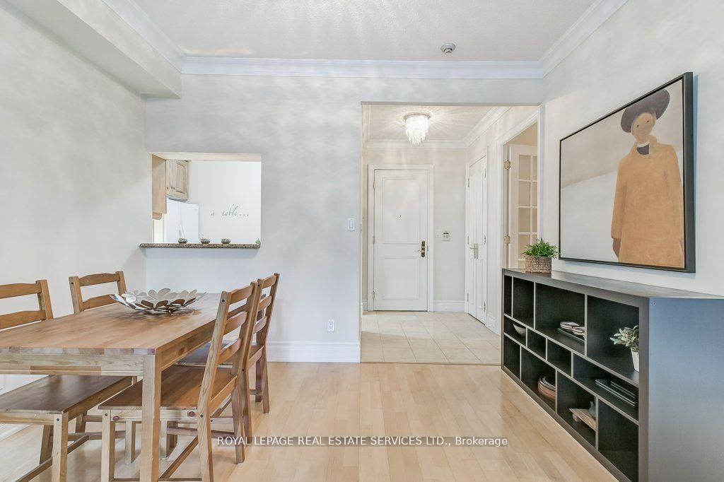 2 Bedrooms Condo at 10 Old York Mills, Toronto For sale