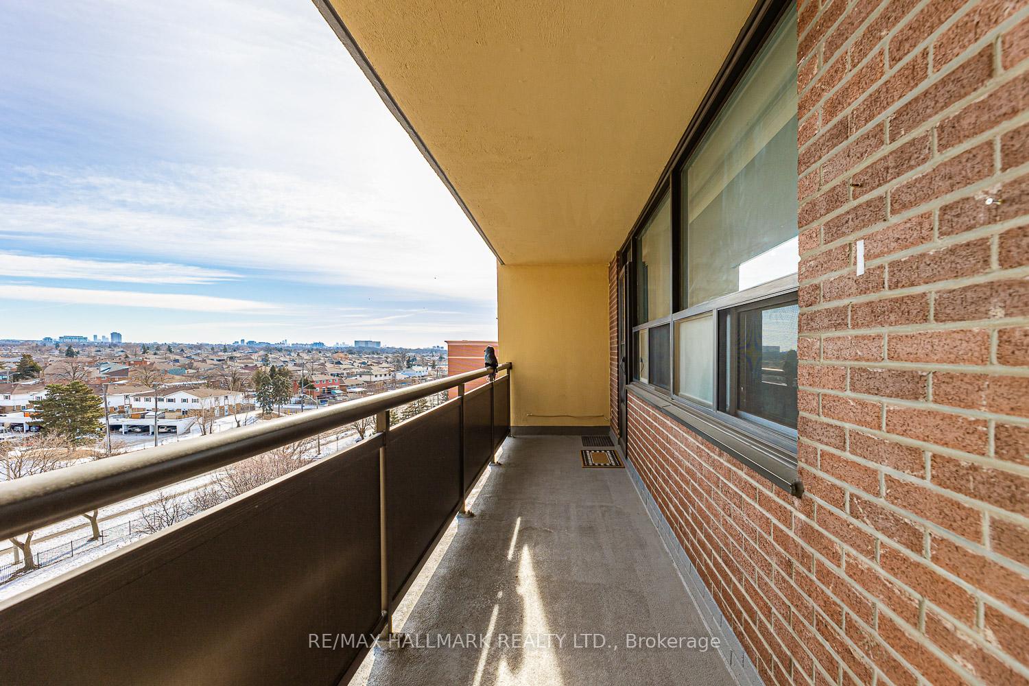 2 Bedrooms Condo at 5 Frith,  Toronto For sale
