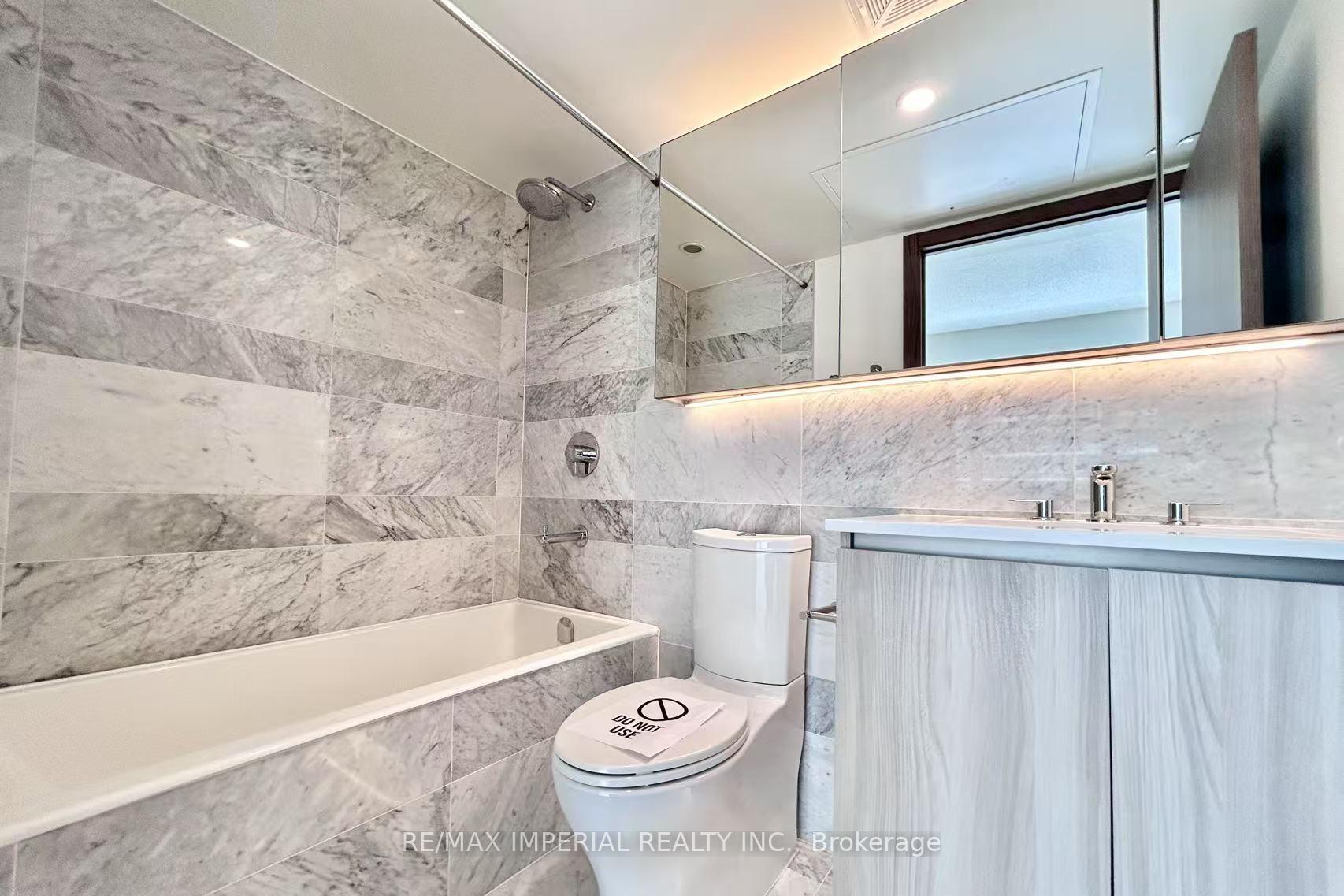 3 Bedrooms Condo at 19 Bathurst,  Toronto For sale
