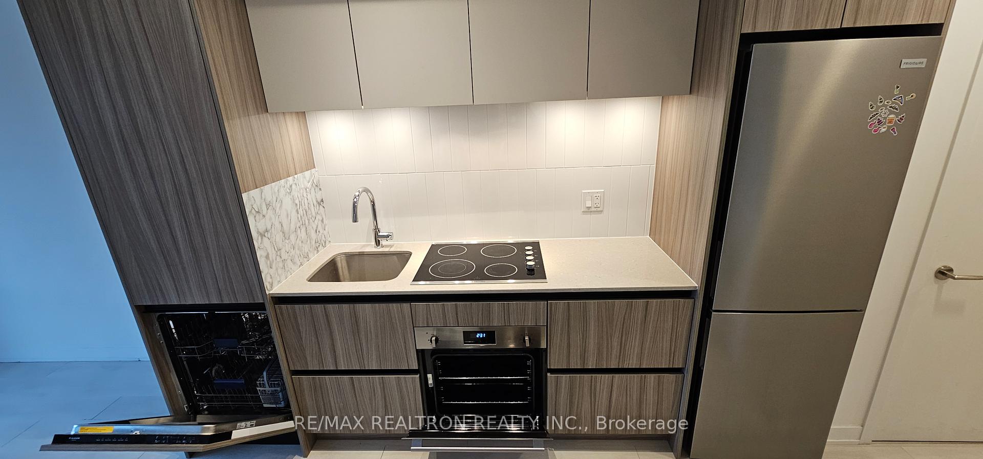 1 Bedroom Condo at 7950 Bathurst, Vaughan For sale