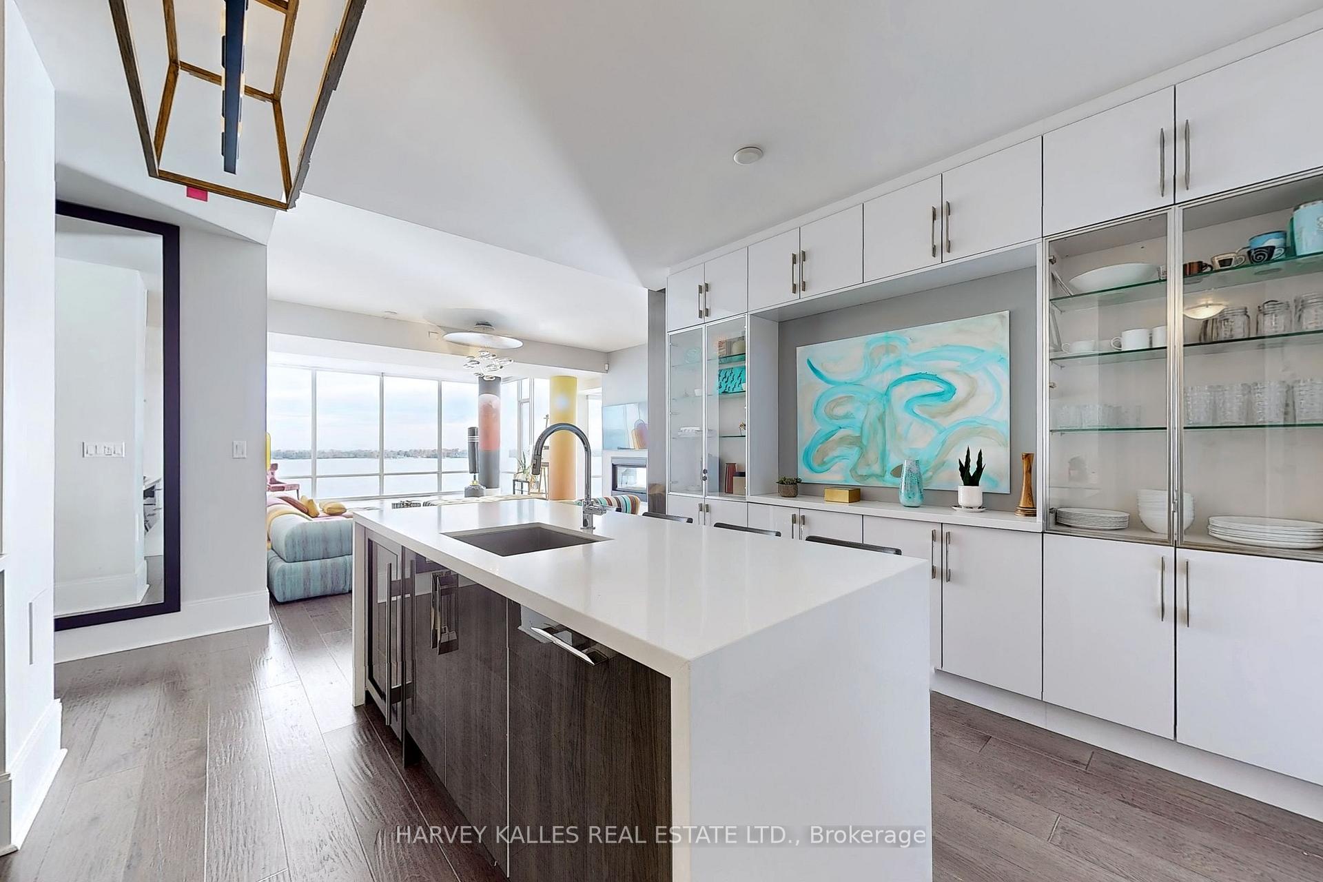 29 Queens Quay N/A E 1006