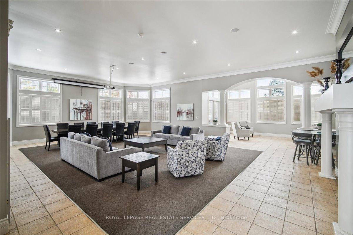 2 Bedrooms Condo at 1440 Bishops, Oakville For sale