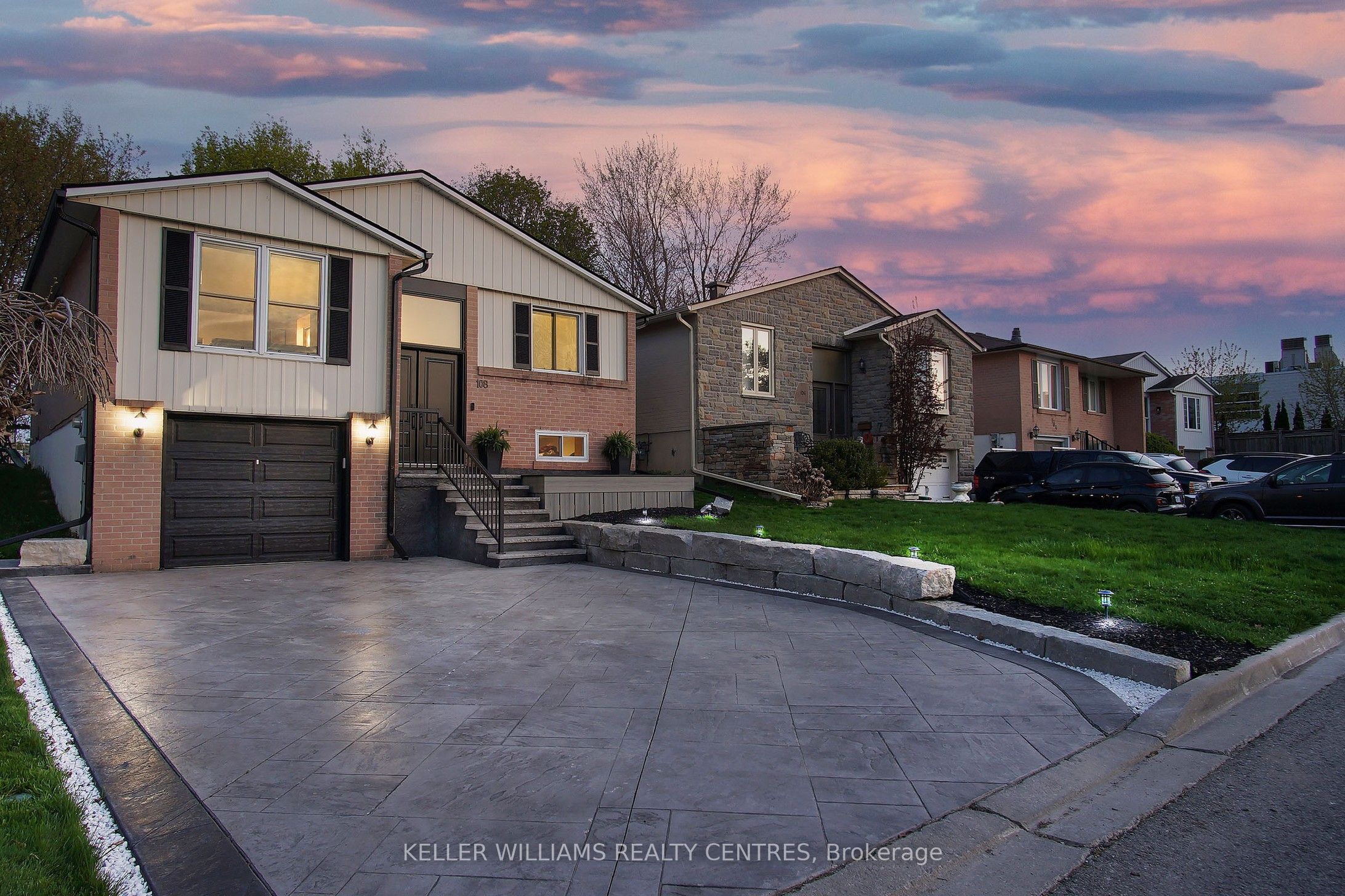 108 Armitage Drive, Newmarket, ON L3Y 5L7