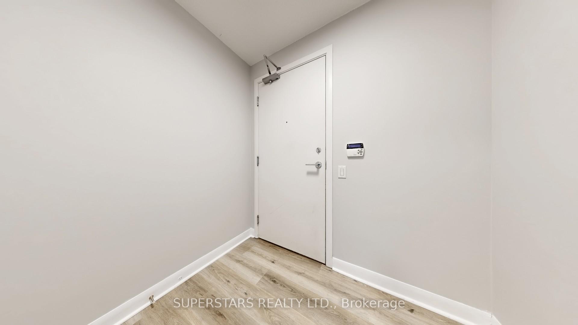 2 Bedrooms Condo at 25 Town Centre, Toronto For sale