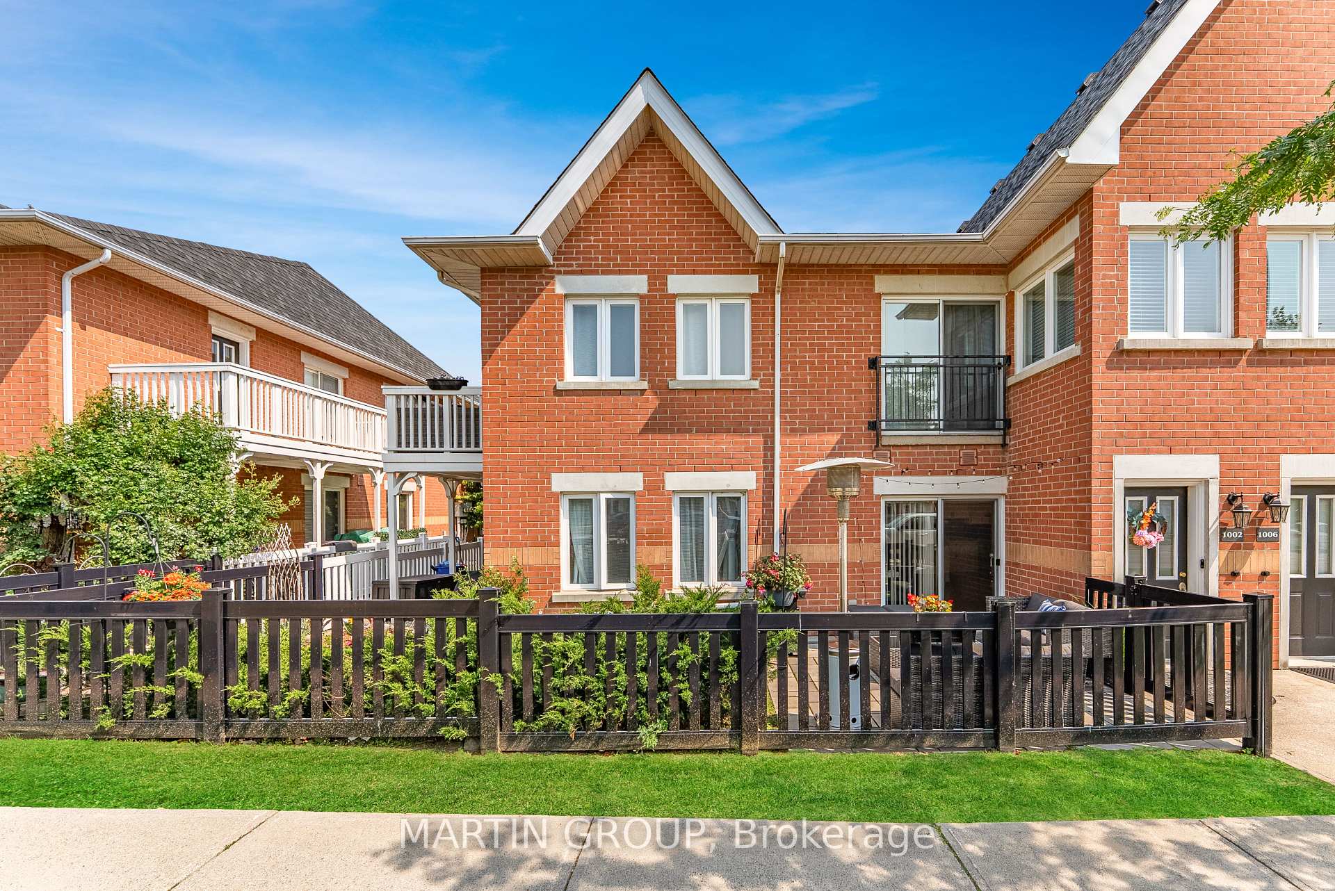 2 Bedrooms Condo at 1701 Lampman, Burlington For sale