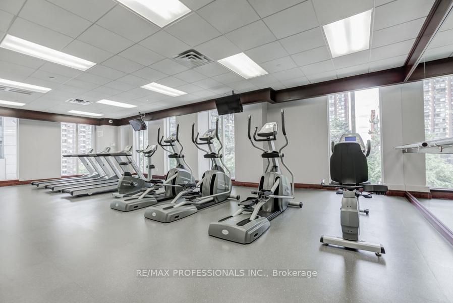 2 Bedrooms Condo at 35 Balmuto,  Toronto For sale