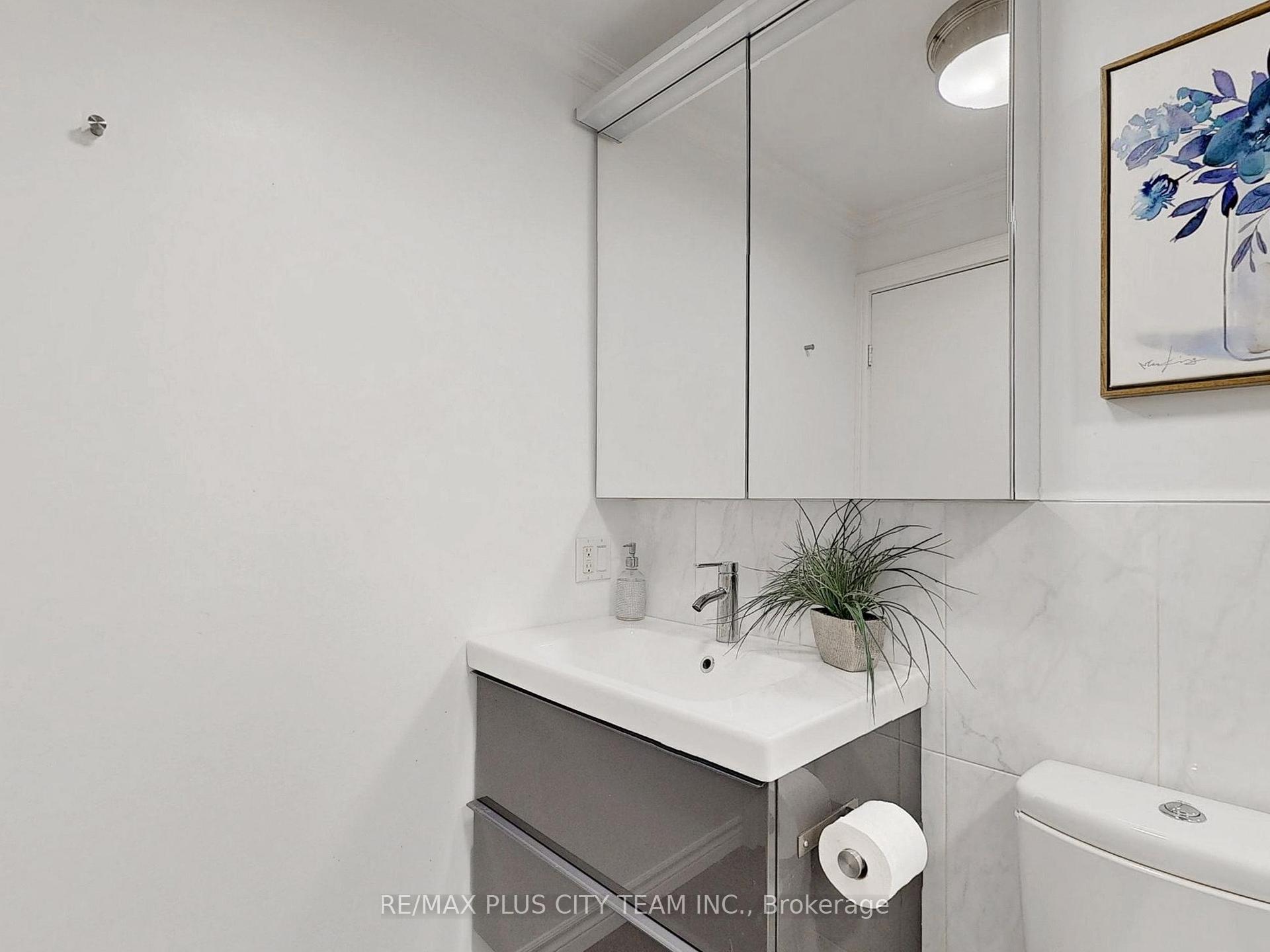 4 Bedrooms Condo at 60 Homewood, Toronto For sale