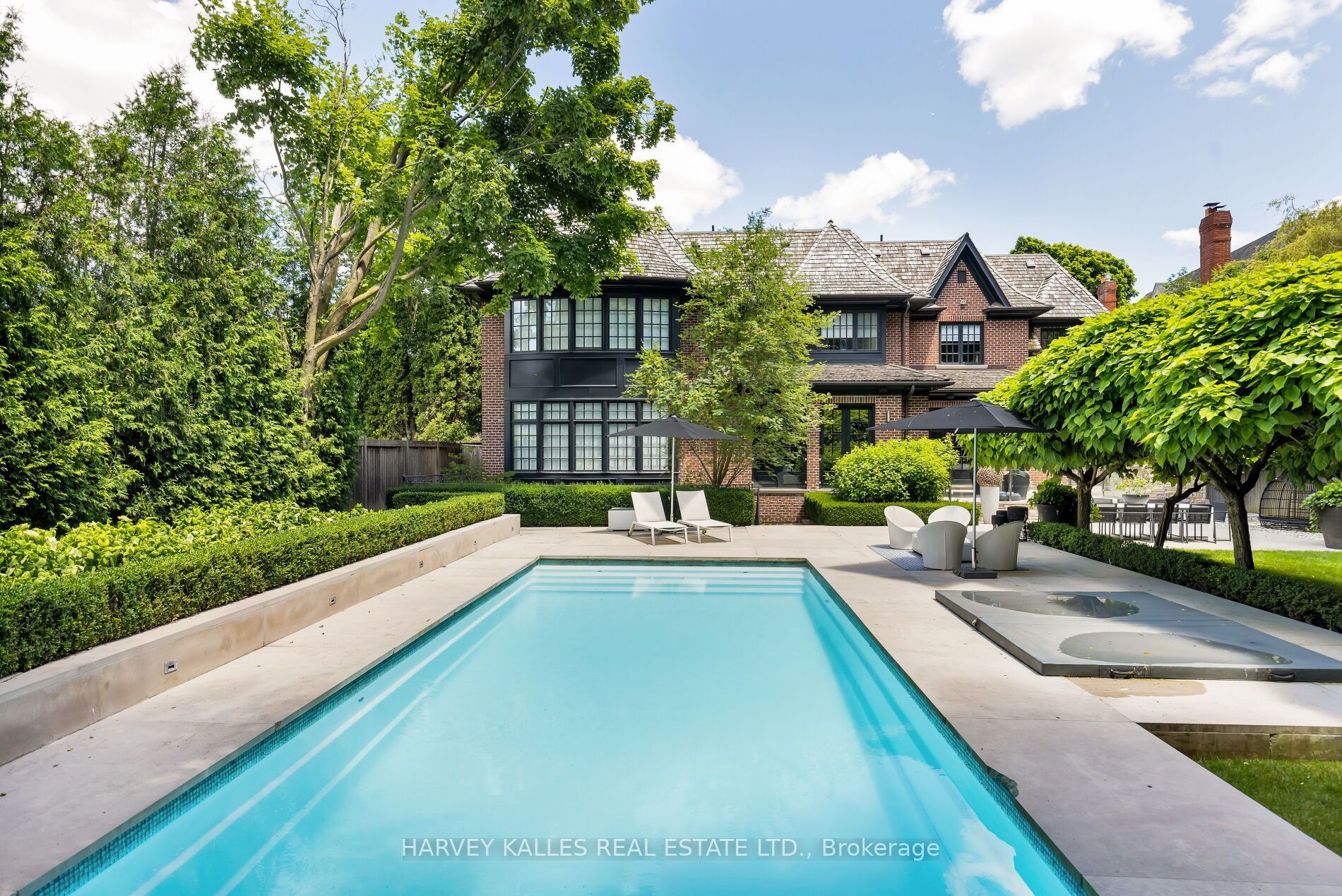 76 Arjay Crescent