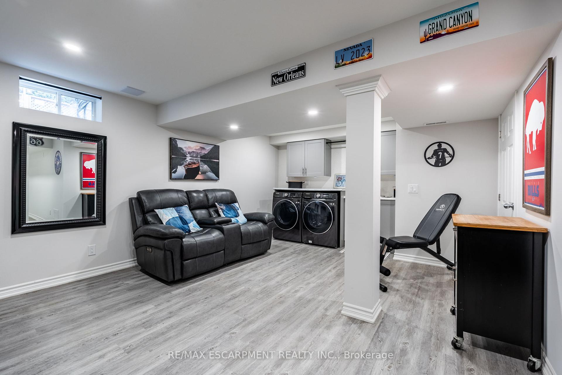 3 Bedrooms Condo at 1461 Upper Gage, Hamilton For sale