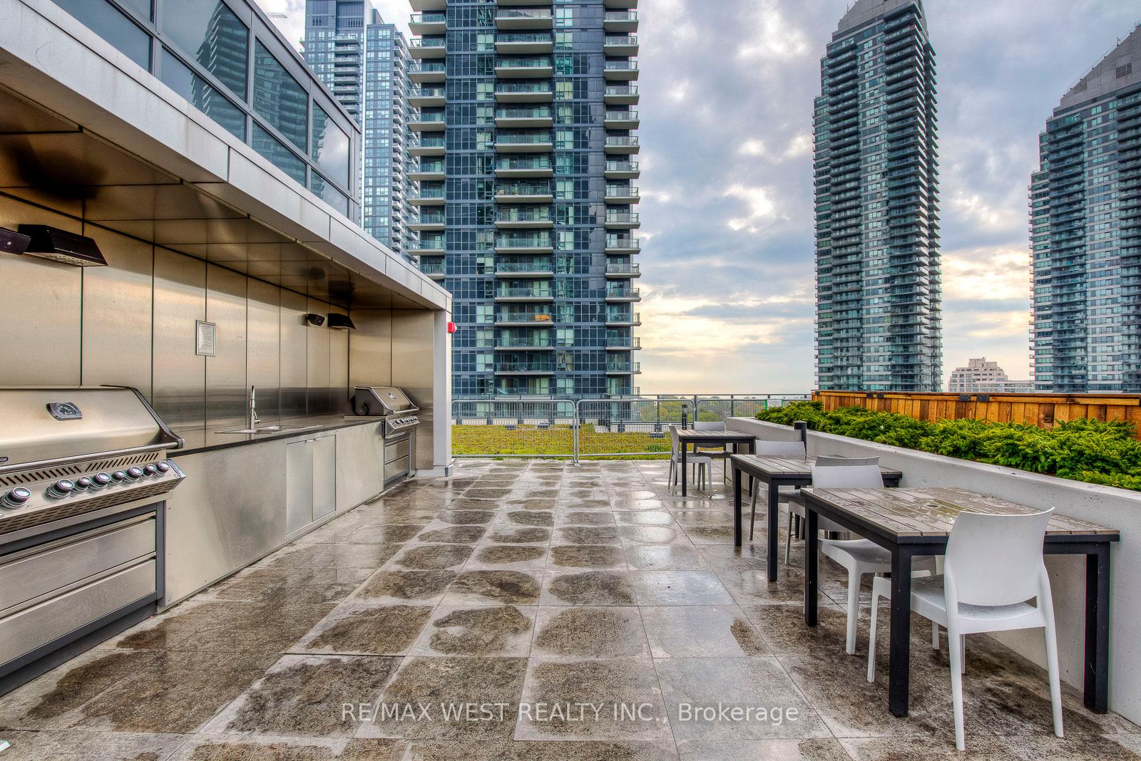 1 Bedroom Condo at 10 Park Lawn, Toronto For sale