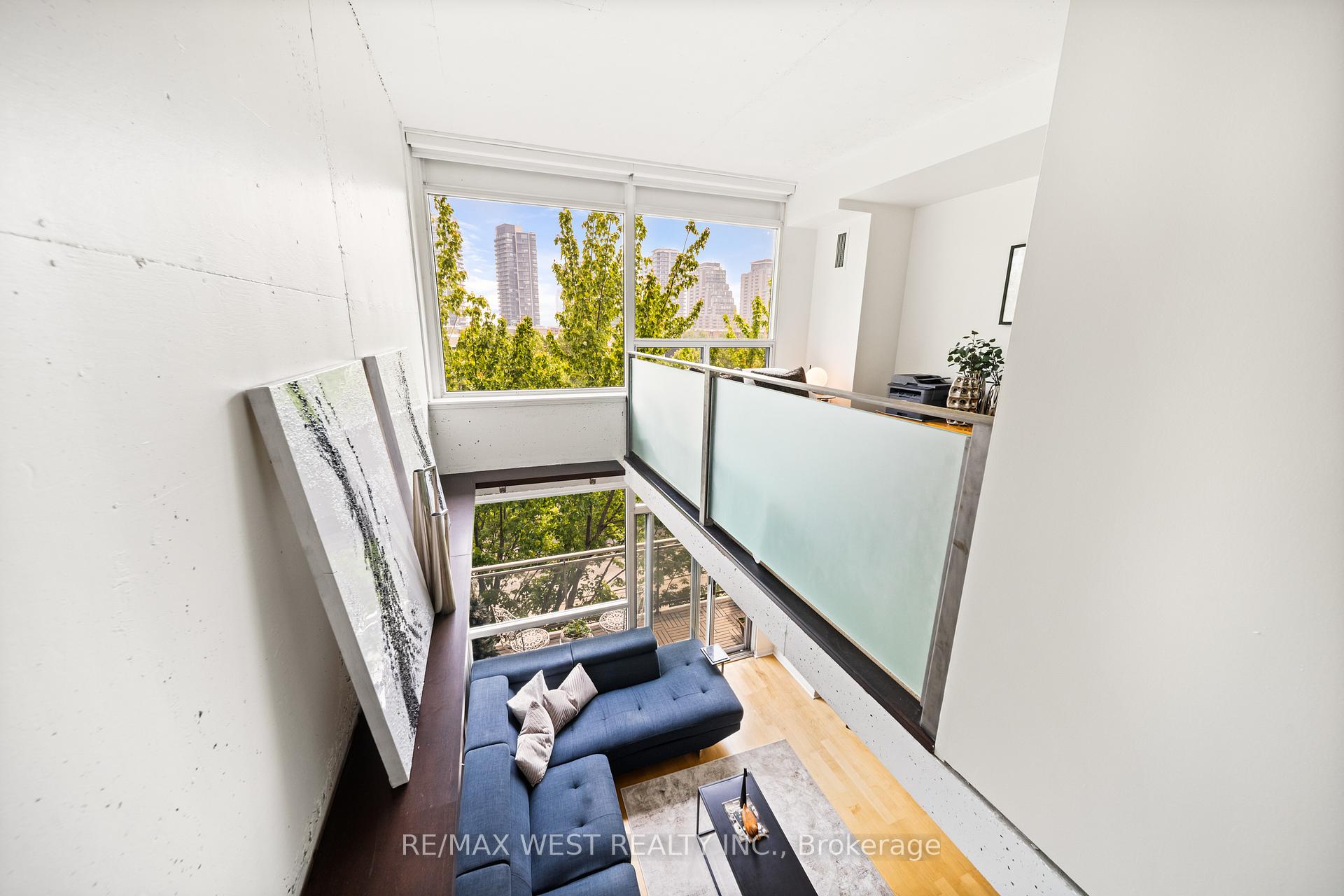 2 Bedrooms Condo at 954 King, Toronto For sale