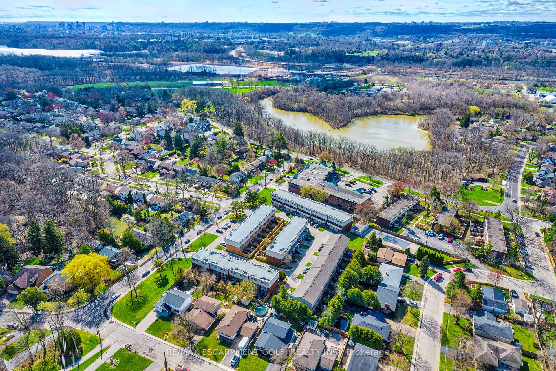 4 Bedrooms Condo at 23 WATSONS, Hamilton For sale