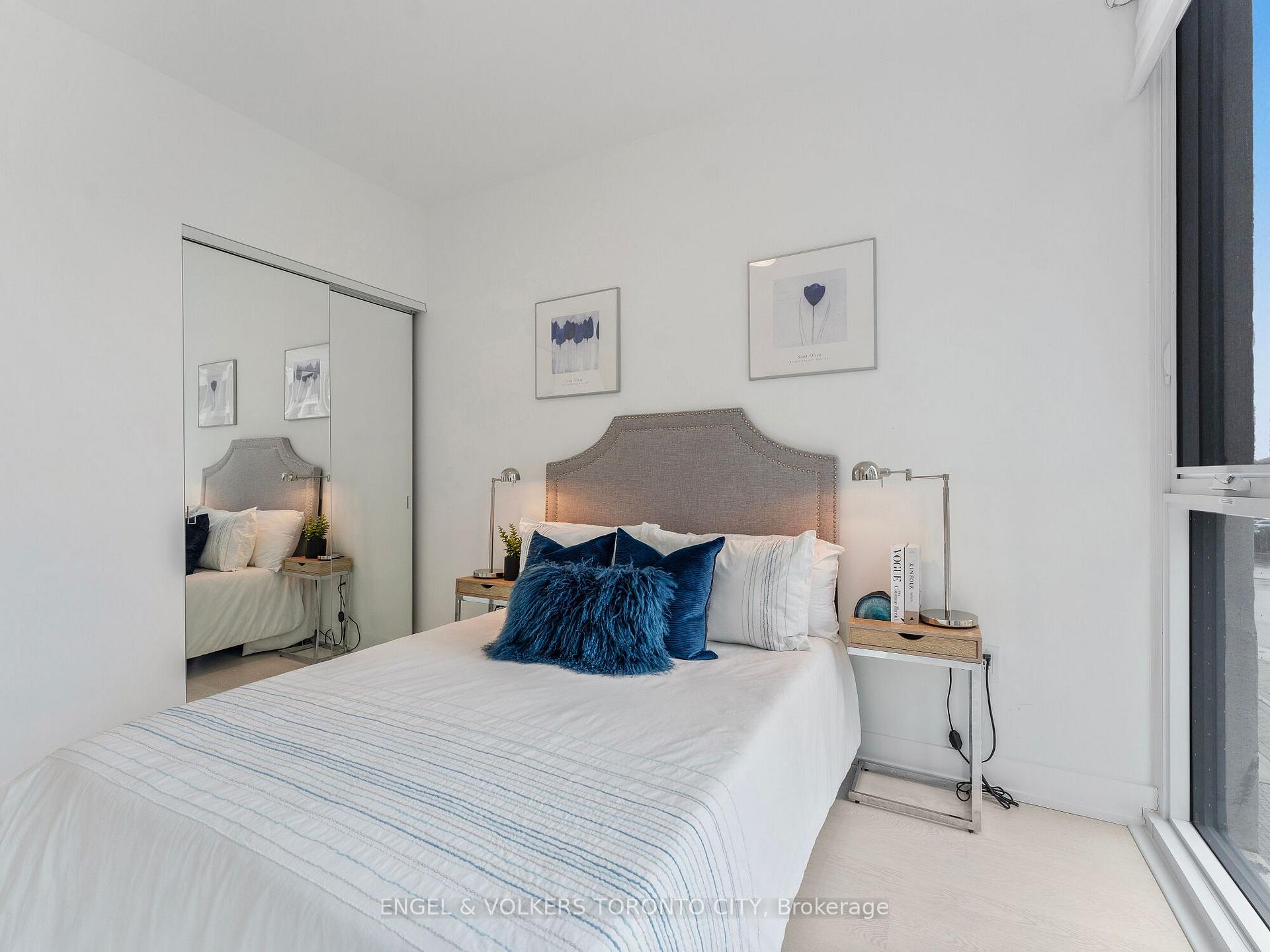 4 Bedrooms Condo at 30 Inn On The Park, Toronto For sale
