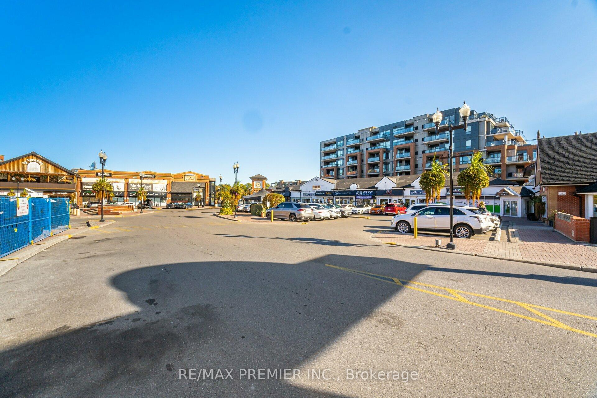 2 Bedrooms Condo at 121 Woodbridge,  Vaughan For sale