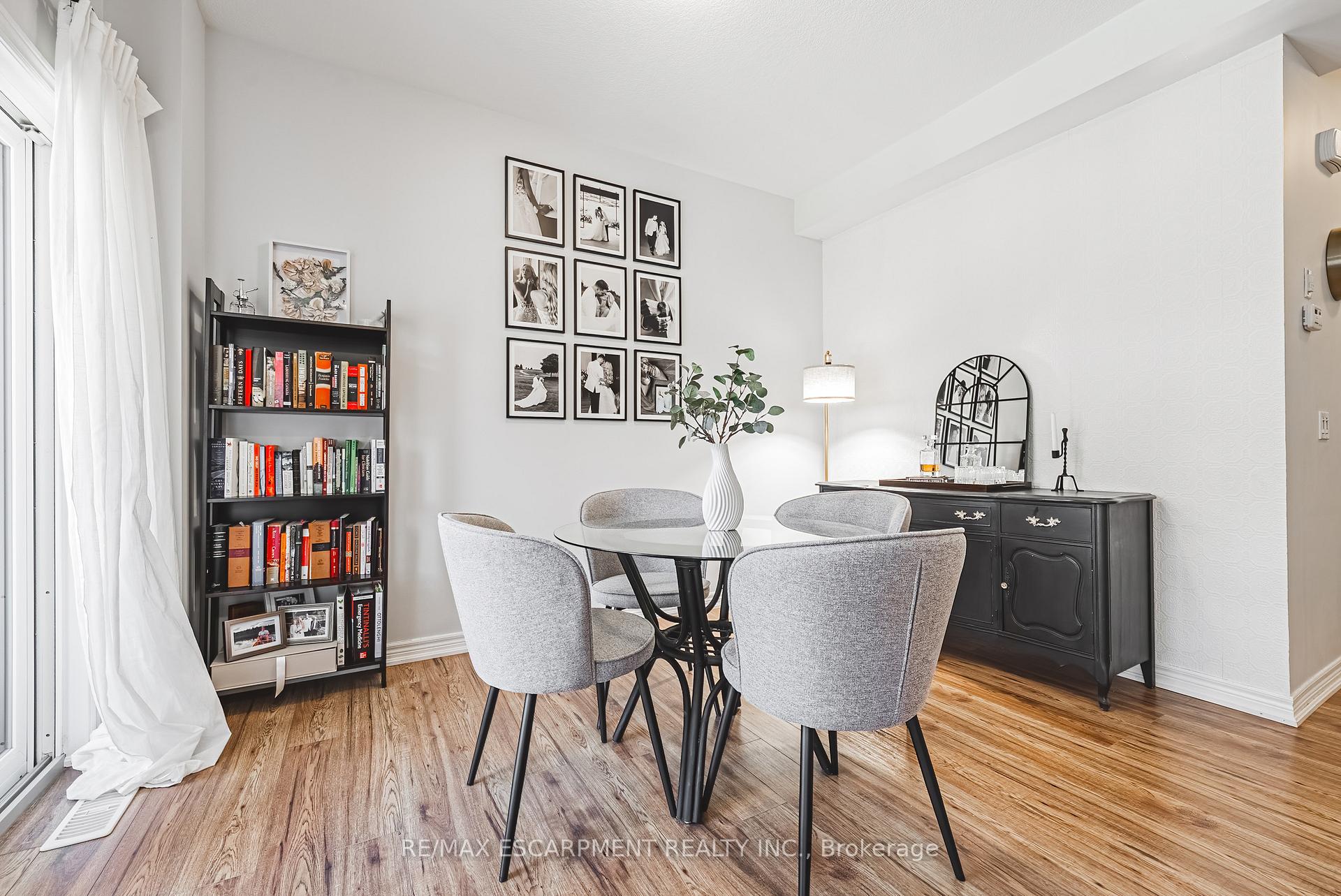 2 Bedrooms Condo at 18 Ridgeside,  Hamilton For sale