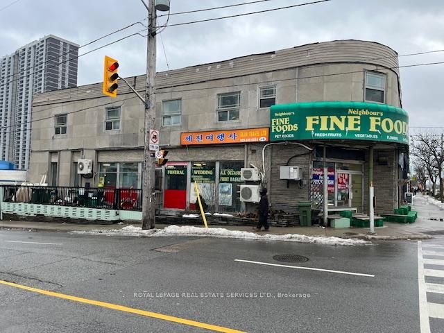 4917 Dundas Street
