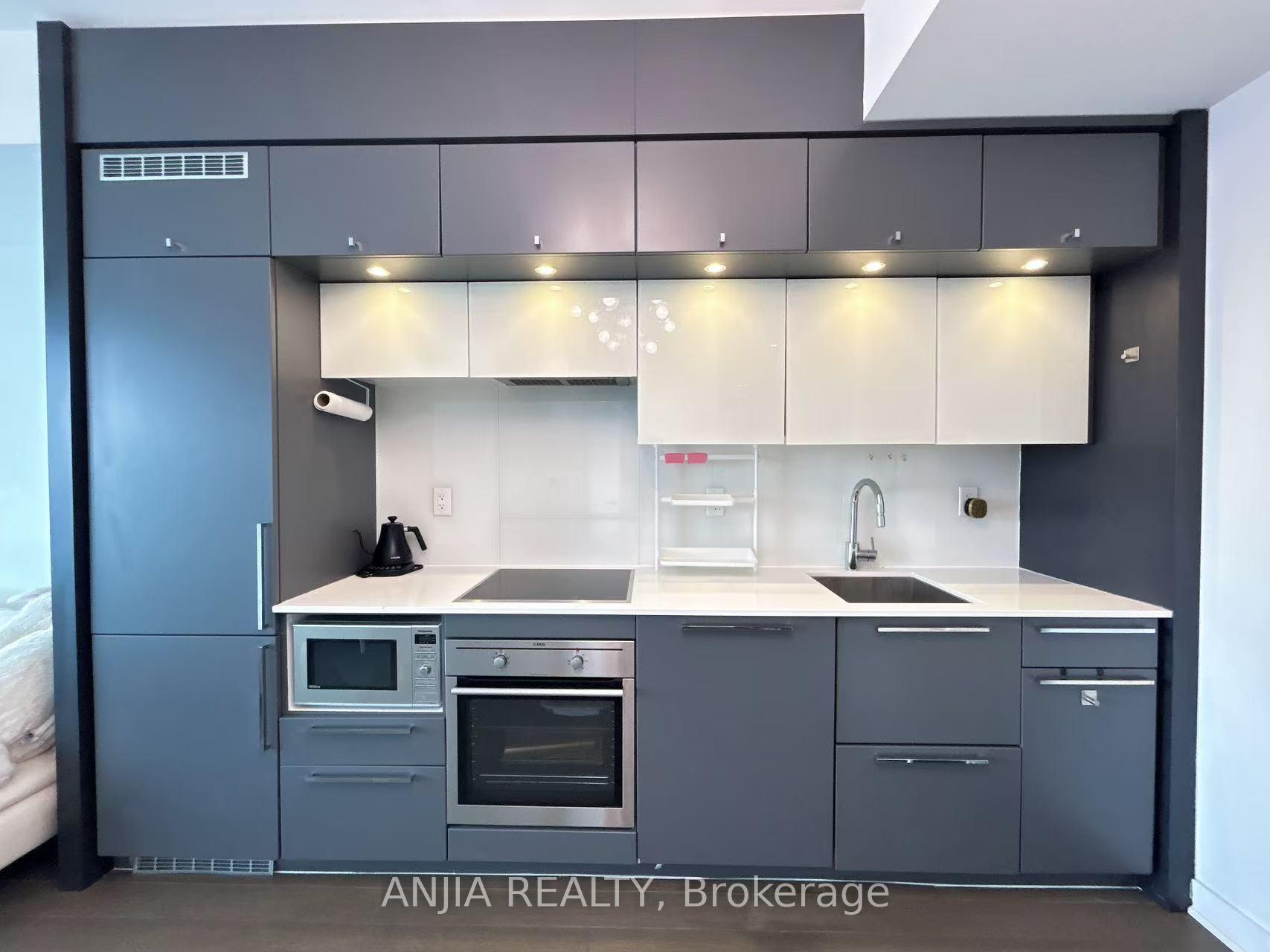 1 Bedroom Condo at 15 Grenville, Toronto For sale
