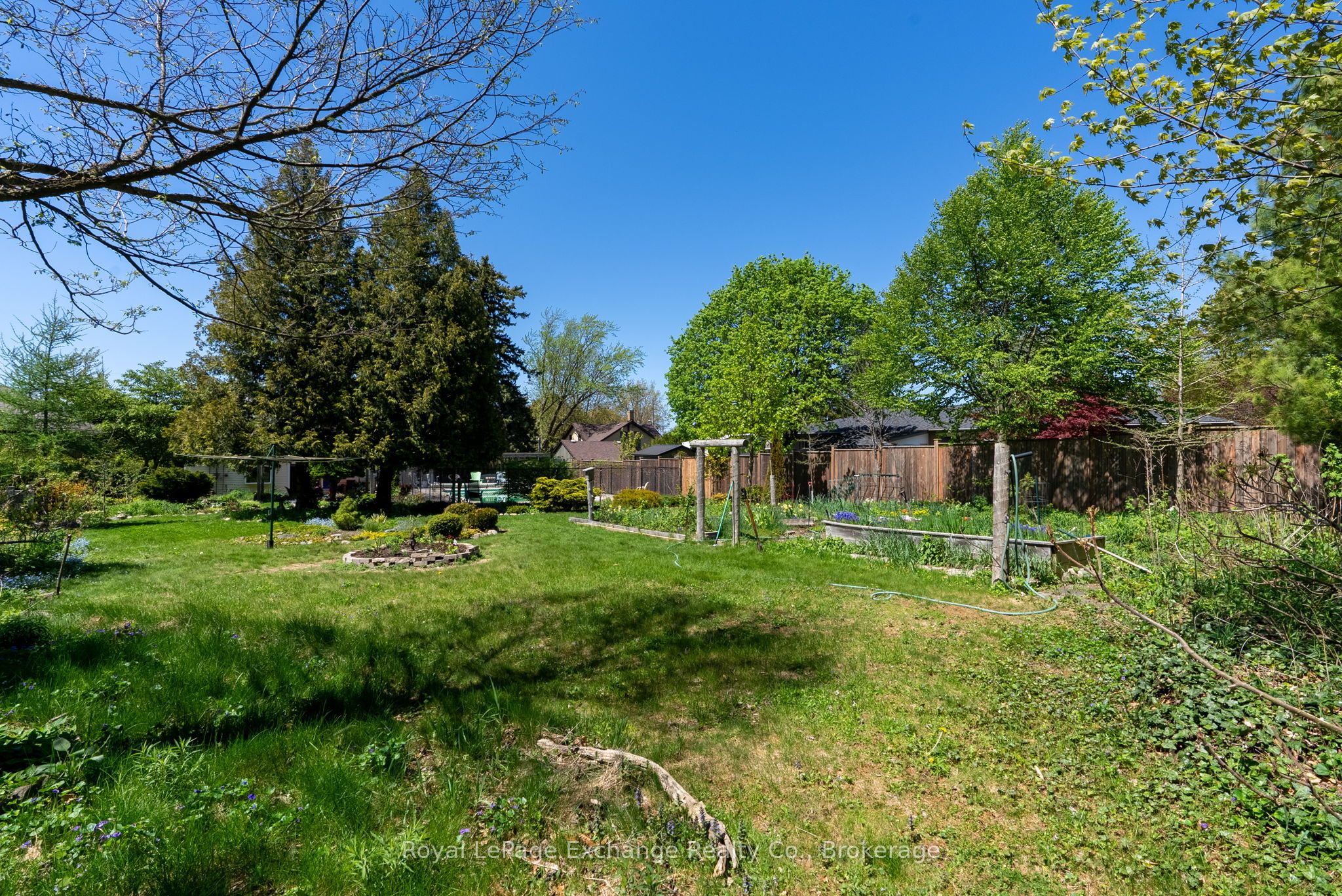 457 Penetangore Row S