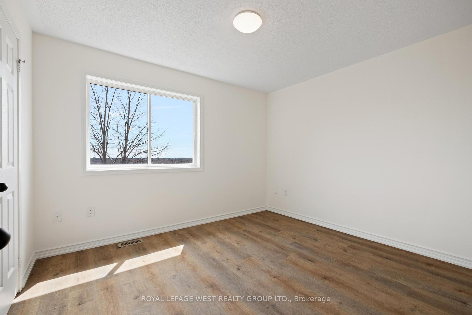 3 Bedrooms Condo at 280 Hillcrest,  Mississauga For sale