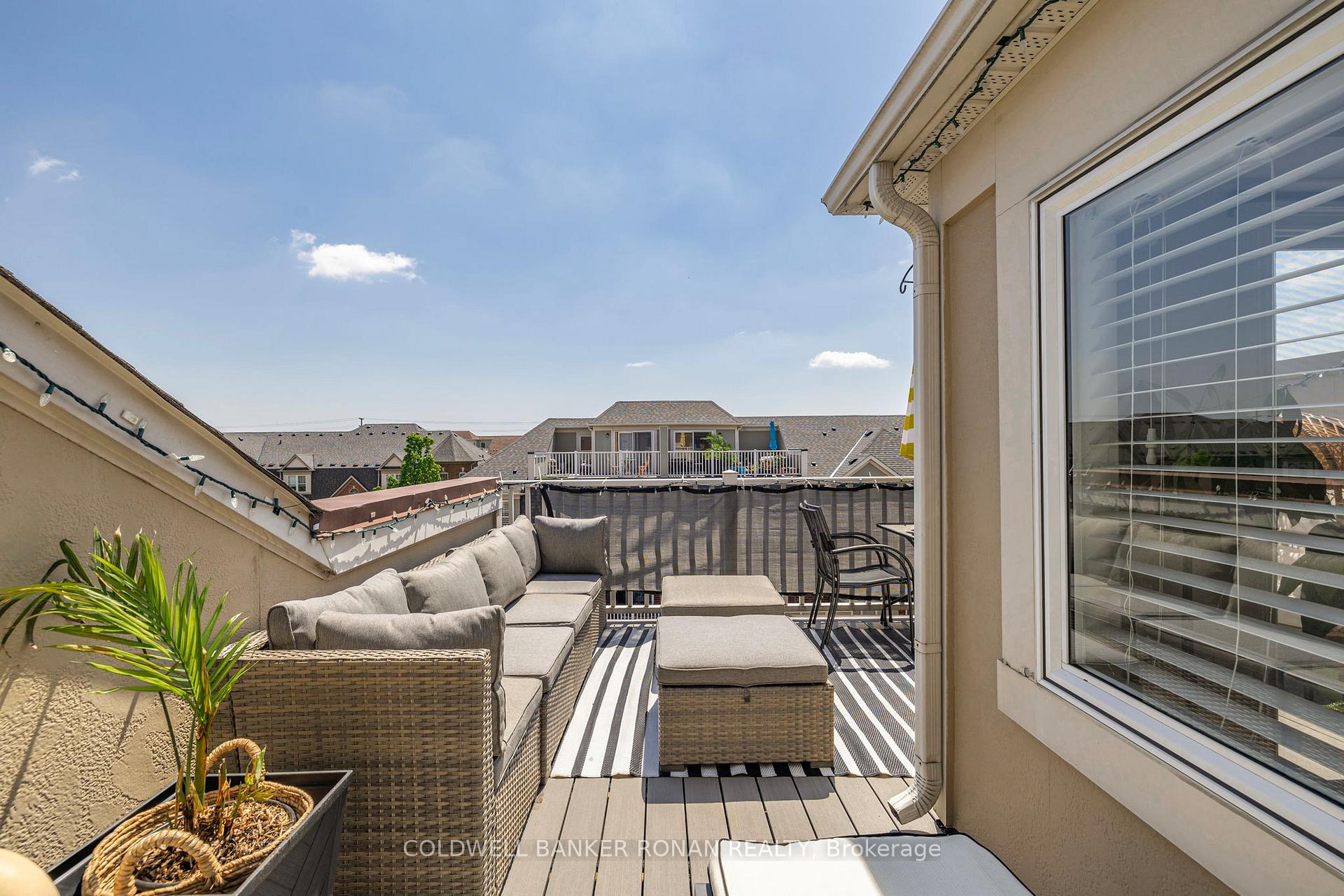 3 Bedrooms Condo at 600 Shoreline, Mississauga For sale